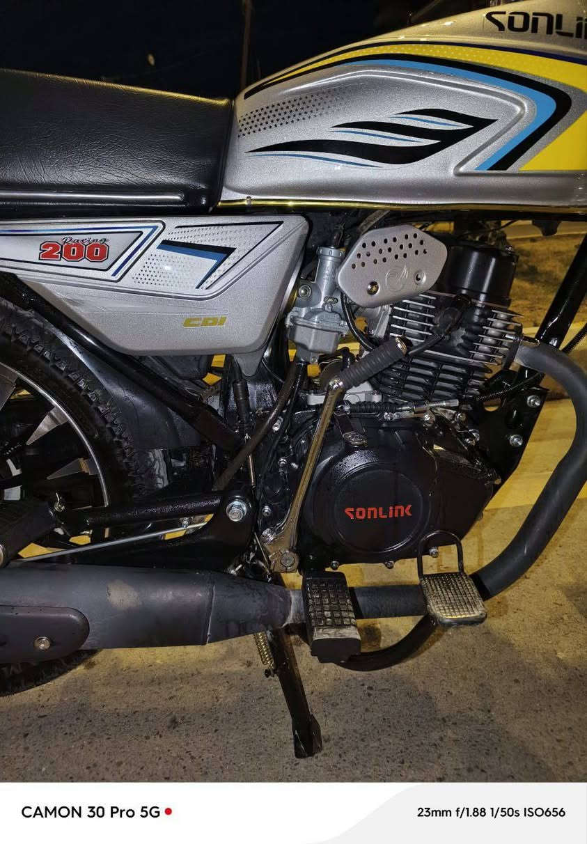 سونك الاصلي المكينة ضاغطة وزنجيل ،، موديل 2025 ،،السعر 800 وبيها مجال بسيط ،، *********** المكان ديالى شهربان
