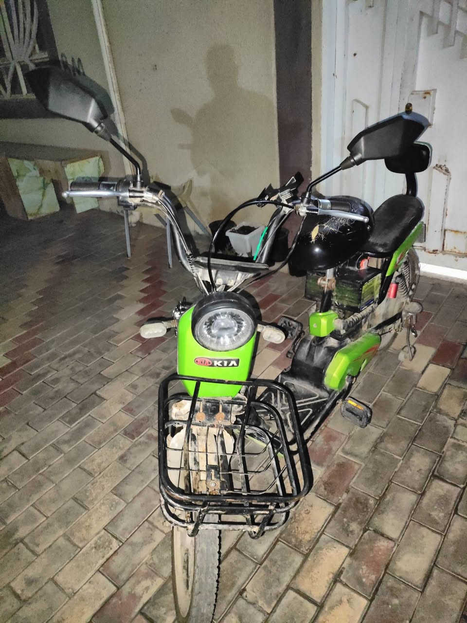 بايسكل شحن 4 بطاريات جدد وحده منهن الريان البايسكل حلو مابيه اي  نقص  مرايات جدد تايرات جدد فيش بطاريه جدد رايده ب 250 الف لحد يكسر بالسعر مكاني كربلاء حي القادسية ***********
