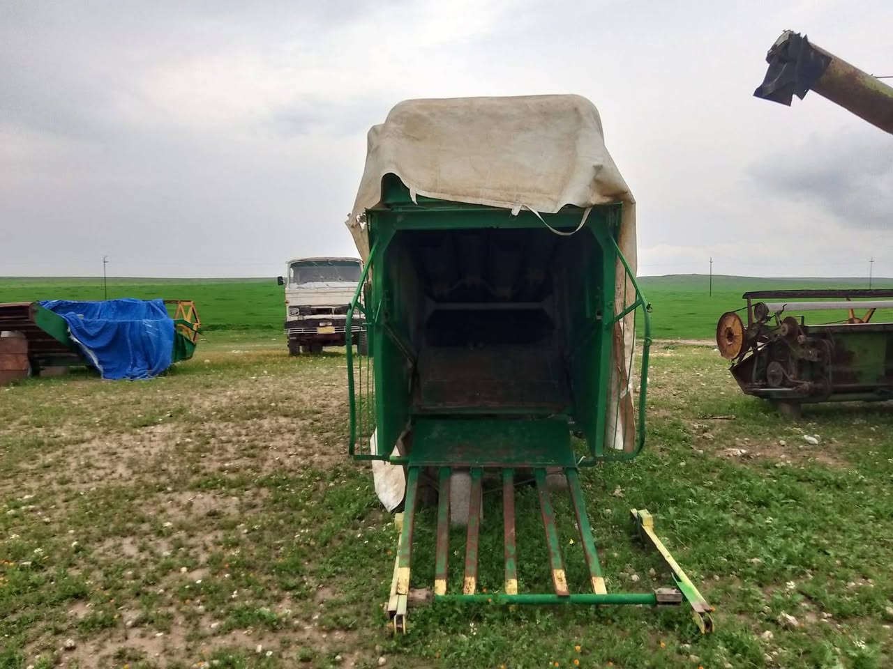 السلام عليكم حاصودة جوندير موديل 1986 المكان جنوب الموصل ناحية الشورة للبيع للأستفسار اكثر المراسلة على خاص


**إذا كنت صاحب هذا الإعلان وتريد حذفه لأي سبب، رجاءا أرسل رسالة إلى الدعم الفني**