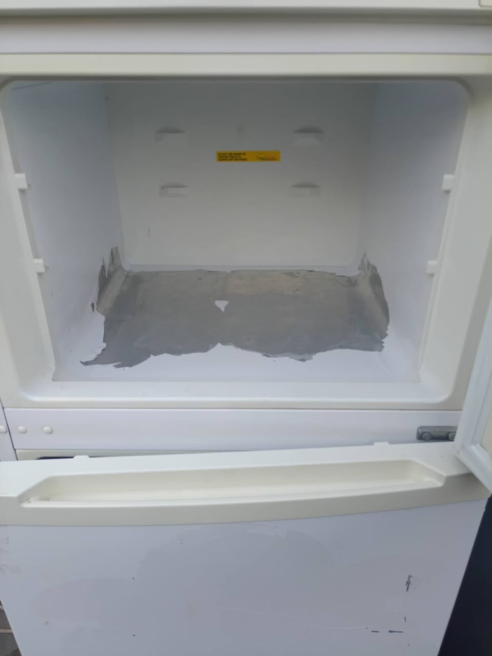 سلام عليكم طباخ نضيف وثلاجه نضيفه فريز طباخ 80وثلاجه 100الف ثلاجه بلادي شركه ***********
