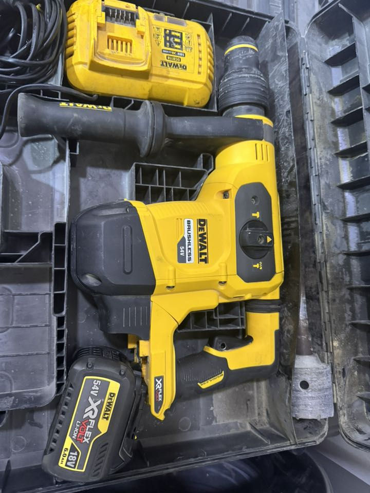 تحياتي للجميع 
دريل ديولت. همر. برينه ٥ شروح.  جهاز أخو الجديد. فقط بطاريه.  مستخدمه. هواي ما اعرف شكد لان مشتريه.  مستخدمه.  
السعر 500$


**إذا كنت صاحب هذا الإعلان وتريد حذفه لأي سبب، رجاءا أرسل رسالة إلى الدعم الفني**