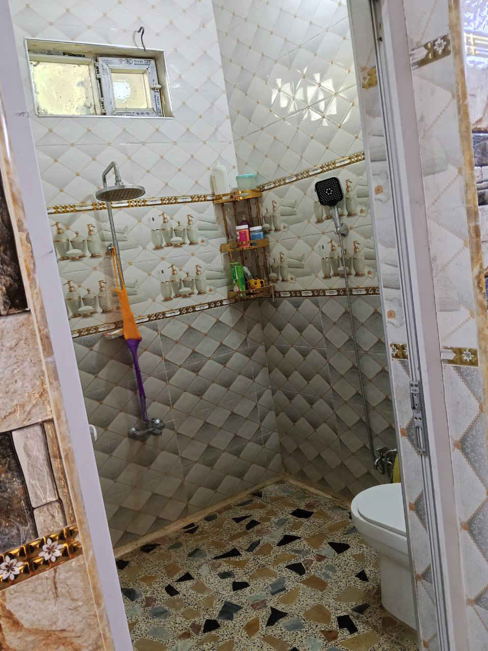 بيت للبيع الدوره البعيثه
200 متر 

100 بناء

100 حديقه و كراج 

واجهيه 10 نزال 20 

يحتوى علا غرفه و مطبخ و صاله و صحيات فوك غرفه 

اتصال على الرقم 

***********
