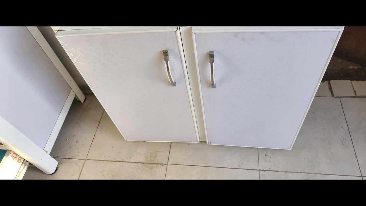 السلام عليكم من رخصت مدير الكروب عندي كاونتر ثلاث قطع مرمر القياس العرض ١٧٥ ارتفاع ٩٠ اخو الجديد كل عيب مابيه بعده ب النايلون السعر ٢٥٠ وبيه مجال العنوان بغداد رقم الموبايل ***********
