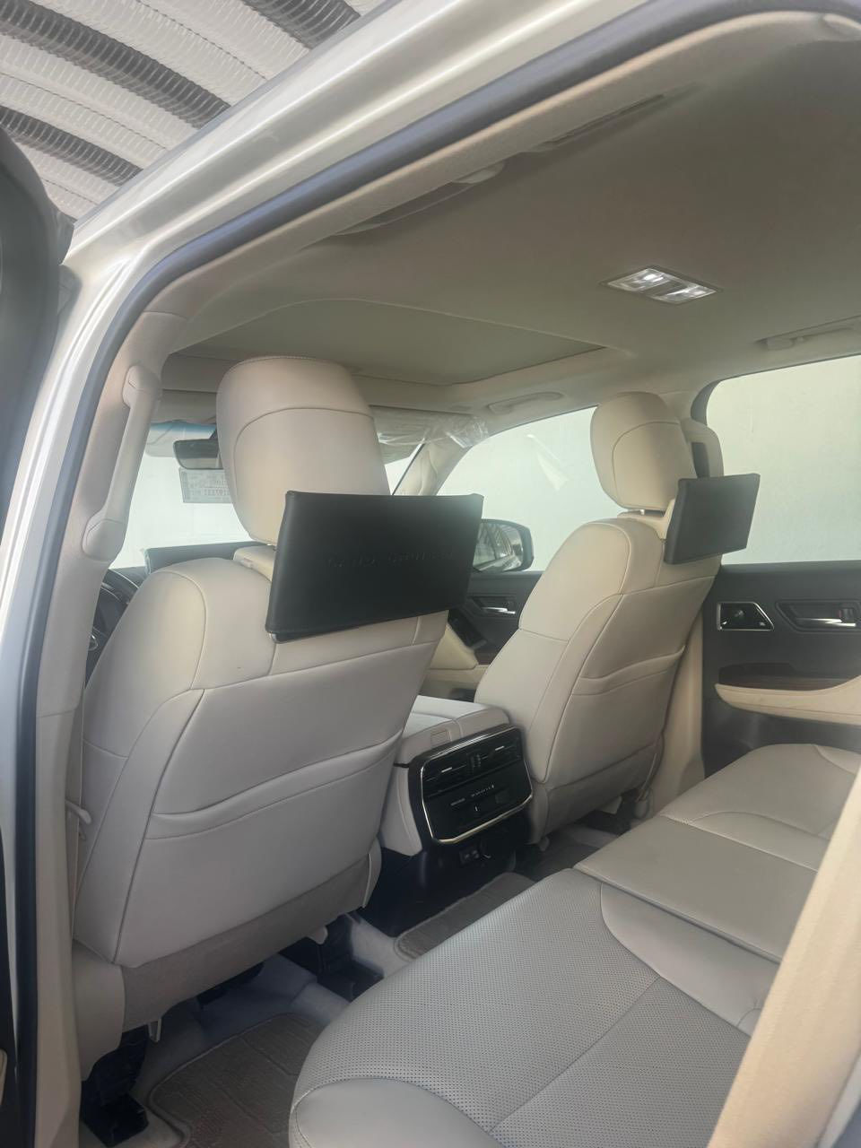 بسم الله ما شاء الله
لاندكروز 2025 شركة ساز ماشية 2000 كم
توين تيربو أم الضمان GXR للبيع أو المراوس ب لكزز أو أي شي 
***********
