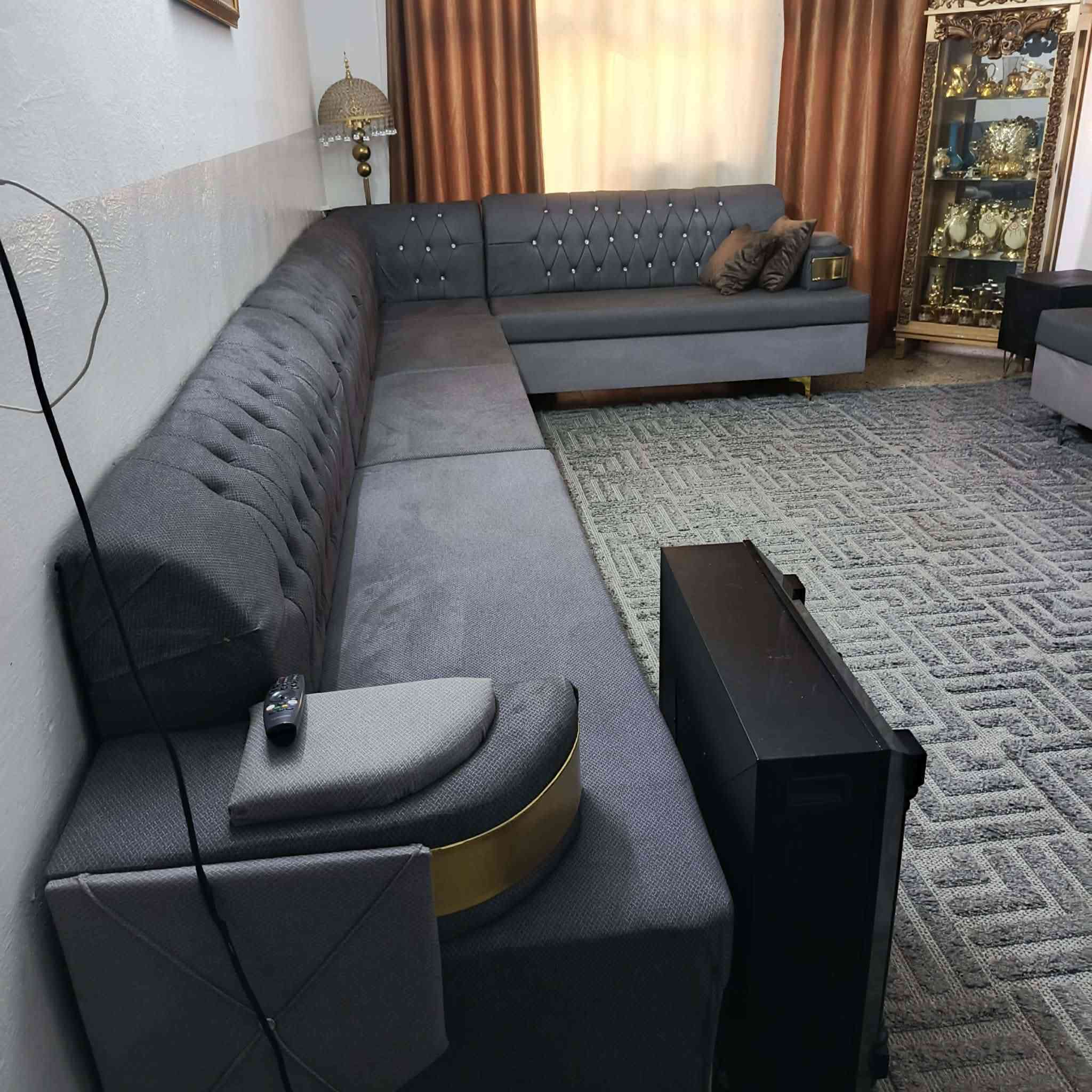 ديوانات عدد 22مقعد 14متر جديد حطاطه وكوشات 6 ويا
الخشب بلاويد اسود لاتصال *********** وتساب واكو توصيل بكروه
