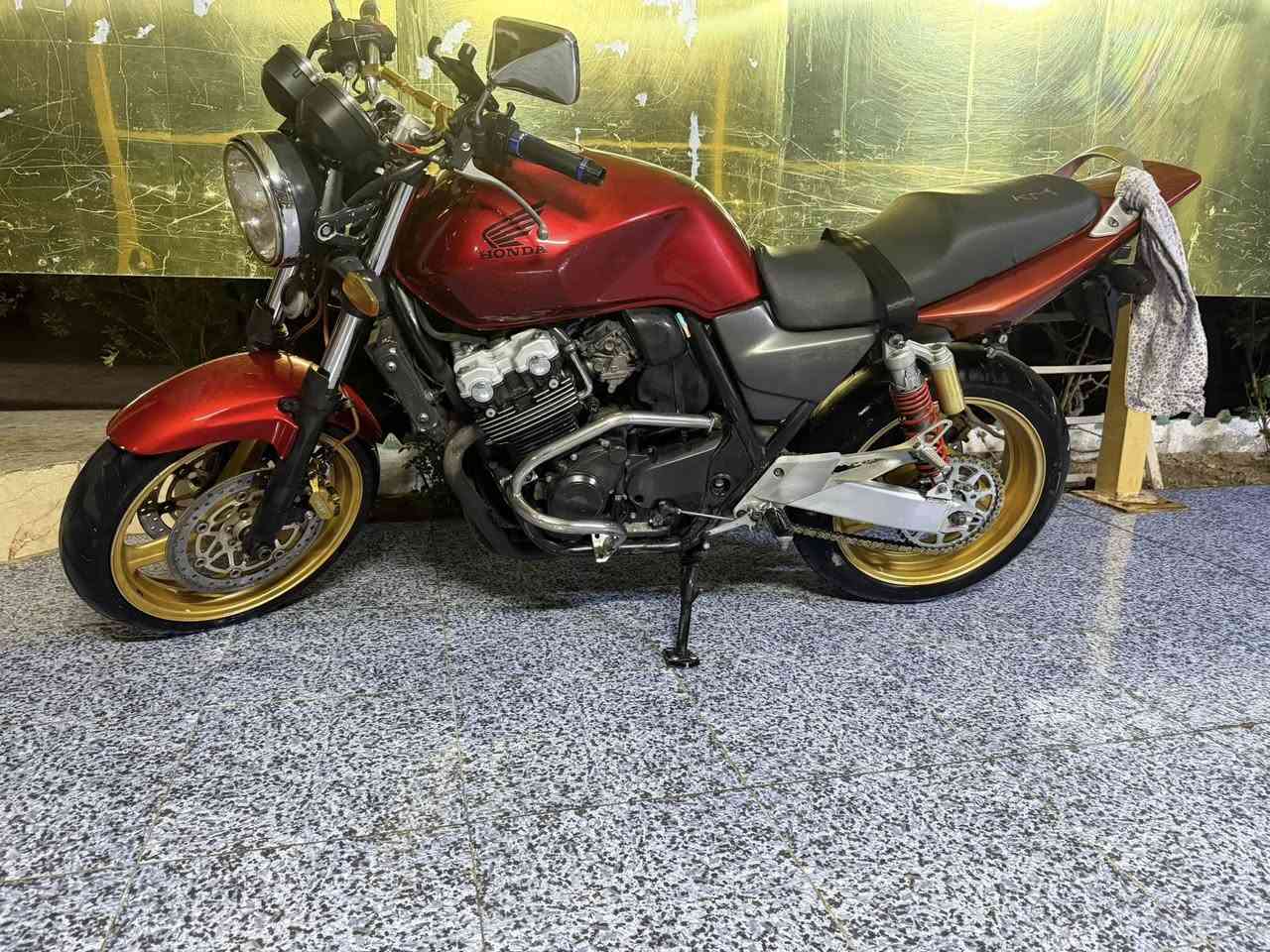 سيبي 400دراجه مامسجله بعدهي طك كارتون مكفوله كفاله عامه مكفوله حته إذا كلوب محروك سعر 25بيها مجال ***********مكان رمادي
