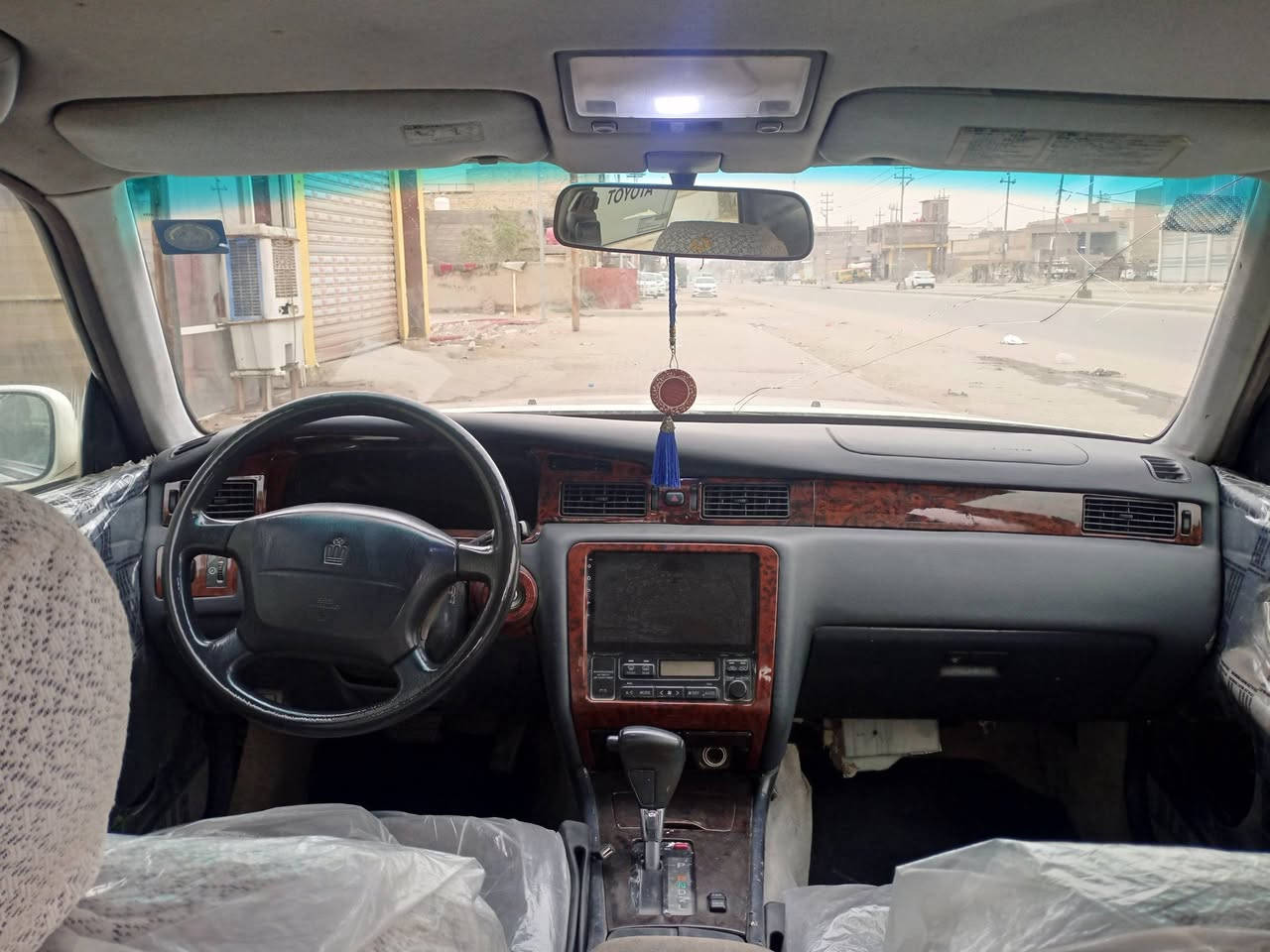 راس الثور للبيع موديل 96مكفواه منل كص بس بيهه ضربت بجم ماواصله لرمانات يعني الشاصي معور سنويه ل29 وشرط المداور سعر 83وبيهه مجال  الاتصال***********
