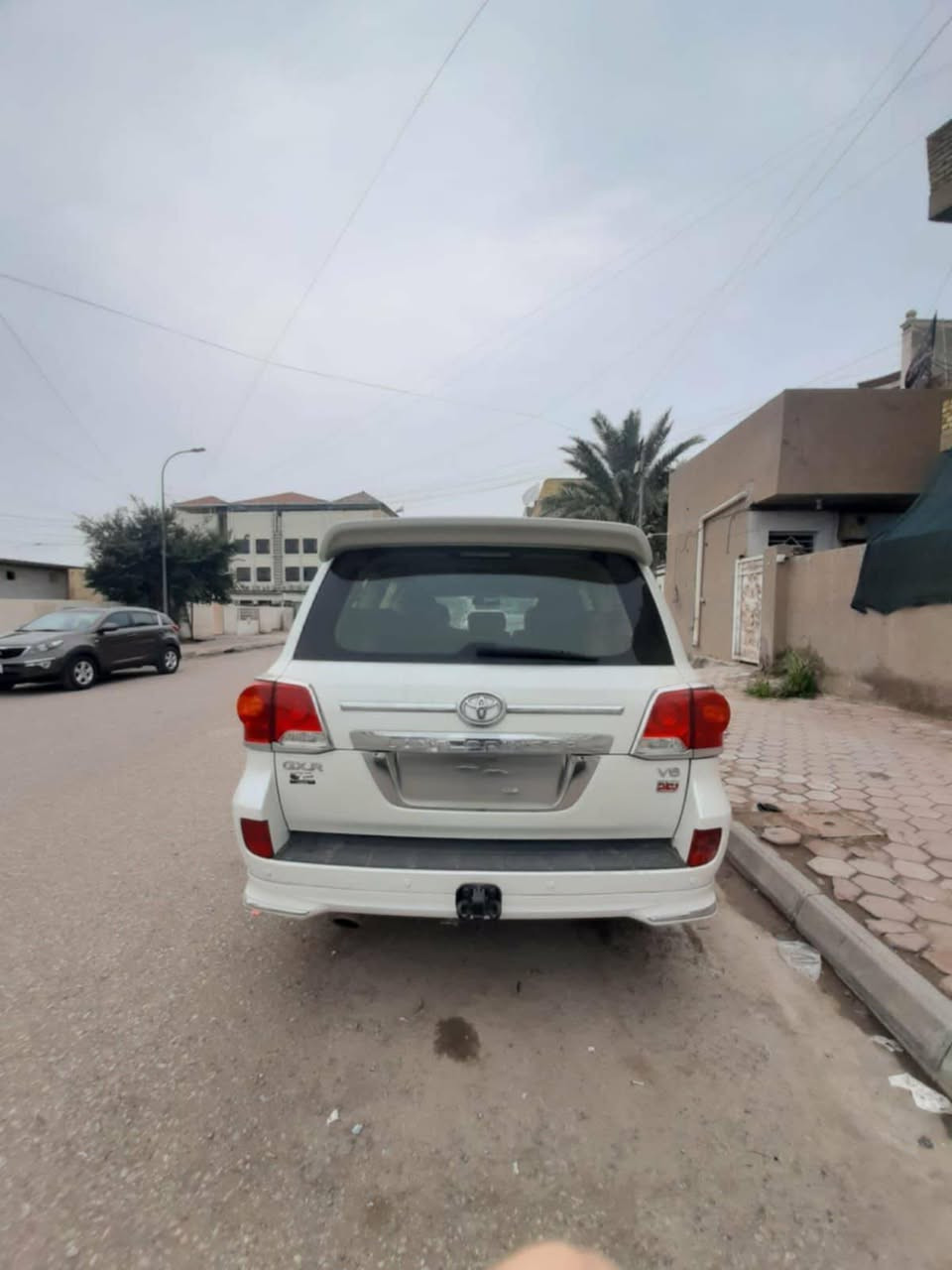 سلام عليكم ورحمه الله وبركاته
لاندكروز 2013 خليجي بريم 
المحرك 6 سلندر 4000 
عدد المقاعد 7 جلد 
كشن كهرباء 
حساسات أمامية وخلفية 
كامرة خليفة 
شاشه لمس 
مري جانبيات شفط بل رجوع ينزلآ 
ثلاثة قطع تبريد 
زراك لايت 
لايت زنون قوي 
تخم تاير جديد 
السيارة ماشية 150 ألف حقيقي 
السيارة مكفولة كفالة عامة من اي صبغ وبارد 
رقم بغداد دولي بسمي تحويل ثاني يوم 
كروز مثبت سرعه 
سلايت روف فتحة 
السعر خاص أو اتصل على الرقم 
للاستفسار *********** 
مكاني واسط كوت الحيدرية
