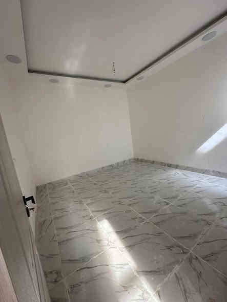 السلام عليكم ورحمة الله وبركاته #مكتب_الغوالي
🔹 بيت للبيع في حي البكر قرب جامع شهيد مجول

🔹 المساحة : 88م ، الواجهة : 8م ، ركن

🔹بناء حديث طابقين 4 غرف نوم 

🔸 سند طابو ملك صرف شرط تحويل وقرار تمليك

ط1 : استقبال ، مطبخ + صالة ، غرفة نوم ، صحيات

ط2 : ثلاث غرف نوم وصحيات وبيتونه

البيت يحتوي على كافة الانظمة الحديثة -

دكتات - سبالت - غسالات - انترنيت - دشات 

للاستفسار اكثر مراجعة #مكتب_الغوالي الكائن في حي السماح الاركان قرب مدرسة السماح الابتدائية وقرب مول القمة او الاتصال على الارقام تالية -

***********

***********
