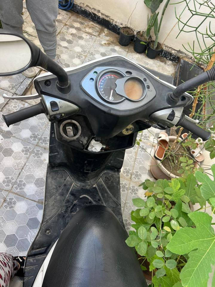 السلام عليكم سكنس فحل ياباني خطين نوزل  مكينه مفتوحه تجفيت درجه اوله بيها مشكله تشتغل او تمشي بيها شلعه فول بس من تشيل ايدك من السكليتر تطفه ماعرف شبيها عارضها البيع بسعر جدن مناسب مكاني بغداد سعر 450الف  رقم الهاتف ***********غير متواجد ع فيسبوك
