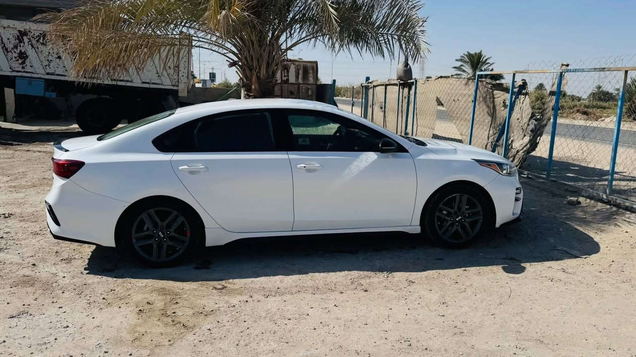السلام عليكم كيا فورتي 2021 جي تي لاين كلين بدون حادث فقط بارد كير AT 6 نمر مواصفات الجي تي لاين معروفه ابيض صدفي رقمها بغداد بااسمي تحويل ثاني مكاني الكاظميه سعرها138$ وبيها مجال بسيط للاستفسار ***********
