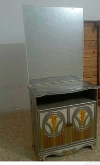 ميز مراية • نضيف • للبيع