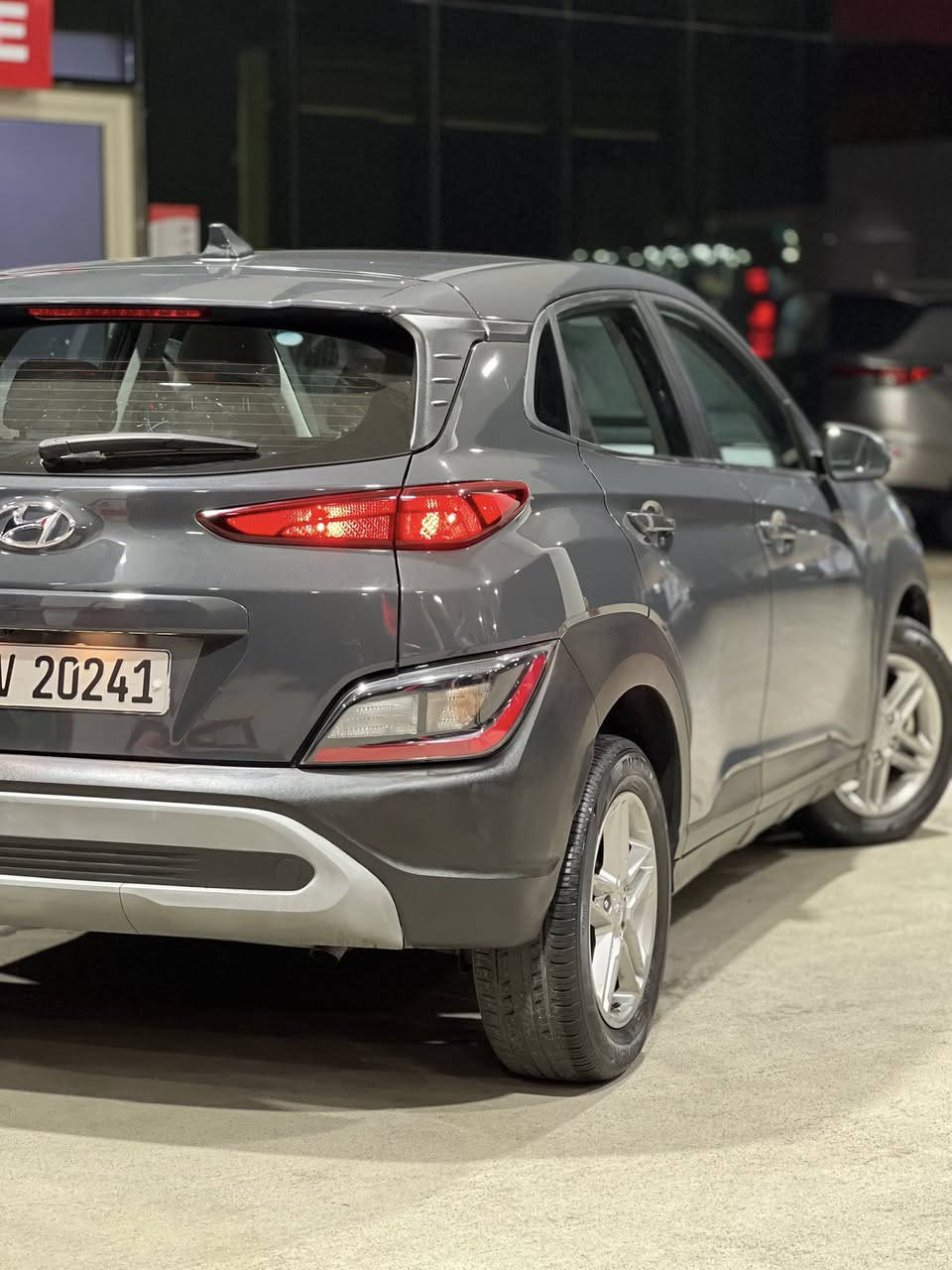 للبيع هونداي كونا موديل 2023 دخول جديد
السعر 148 ورقة و بيها مجال للشراي
لون سمنتي مميز و رقم مميز 
بأسمي شخصياً تحويل ثاني يوم 
مكينة 2000 دوش 
ماشية ٢١ ألف ميل 
مواصفات الكونا المعروفة الاعتيادية
حادثها موجود بالمنشور 
جاملغ و بنيد مبدلات و مصبوغات و ايرباك ستيرن طاك
و هذا الشيال مال جاملغ مسحوب و معدل
مكاني بغداد السيدية 
***********
