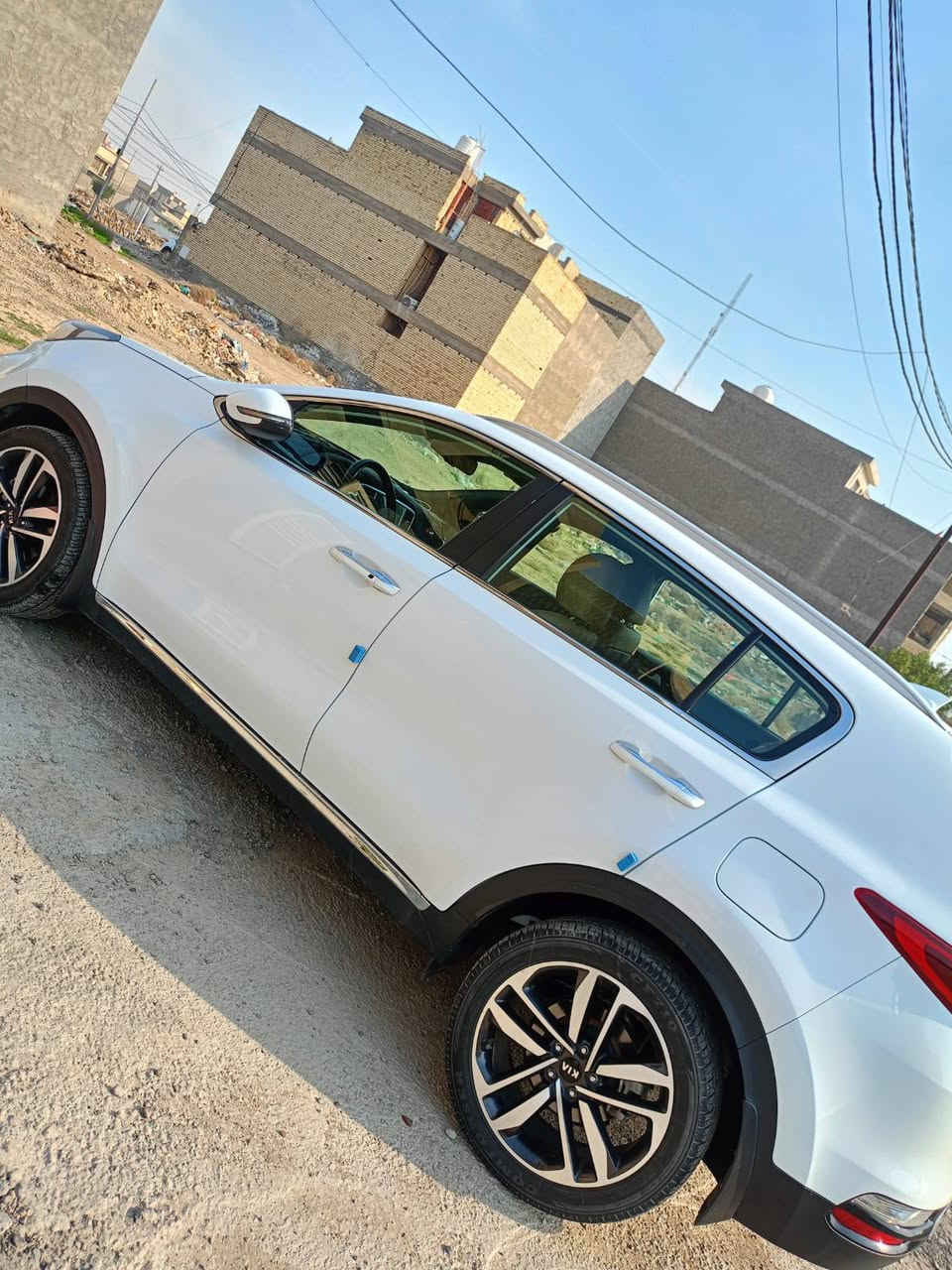 كيا سبورتج خليجي ابيض 2021 مكفولة كفاله عامة فقط جلغة خفيفة على الجاملغ الخلفي ماشية 45 الفف
السيارة نص فول ونظيفه 
رقم السيارة بغداد الدولي الجديد

كشنات جلد أصلي 
دبل كشن كهرباء 
شاشه اصليه ام الجي بي اس 
اريل نفكيشن 
بصمة تشغيل 
حساس امامي خلفي 
ويل 19 سبير منازل
محرك 2000 دوش 
شاحن واير ليس
مري شفط مع الاشاير
تحكم ستيرن 

مكاني السيارة بغداد التاجيات جان جسر الدوار 

السعر  223 وبيها مجال بسيط
رقم الهاتف : ***********
