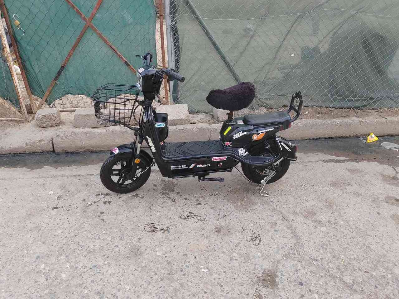 ماطور شحن السعر 100 وبيها مجال بدون بطاريات موصل أيسر
***********
