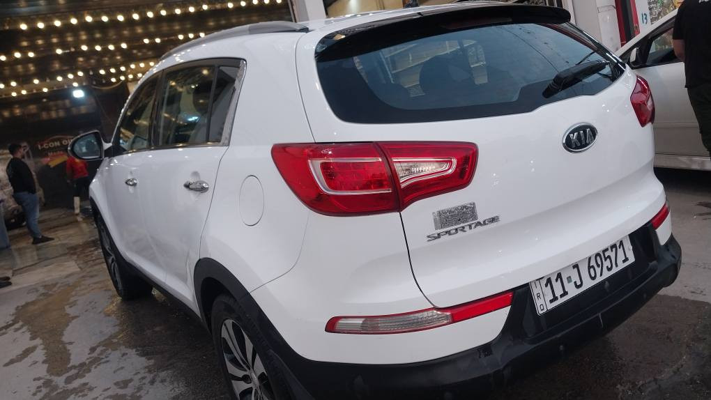 سبورتج ١٢ خليجي محرك ٢٠٠٠ دوش كاملة بها صبغ باب خلفي طخات موضربة تبريد منضومة ذاك الصيف يم جاسم وقاسم ثلج دهن كير مبدل العام الماضي ادامة كاملة معتني بيها تايرات جديد السعر ١٤٥ او مراوس لانسر ٢٠١٠ حدود ٥٠ إلى ٥٥ ورقة للحاجة للفرق للتواصل *********** 
البيع عقد مروري شرط التحويل خلال شهر مكان سيارة بغداد كاضمية صابيات  رقم بغداد بغداد, العراق
