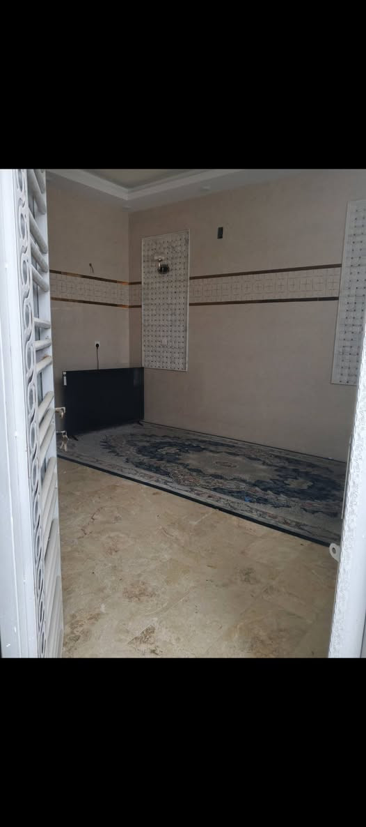 للبيع..بيت 100متر طابقين كربلاء خلف الفيزا التركيه حولي ابو مهدي المهندس 
طابو زراعي سند 25 قرار محكمة 
3 غرف نوم صاله واستقبال ومطبخ صحيات عدد3 
جديد بناء 24
للإستفسار 
***********
***********
يتوفر واتساب
