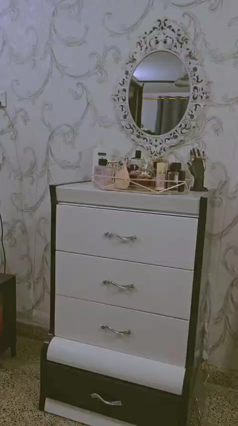 سلام عليكم عندي غرفه نوم تركي ٩ قطع ما مستعمله هواي  كلشي ما بيها تجون واشوفها  تخبل اريدها ب ٨٠٠ مكاني الدورة


**إذا كنت صاحب هذا الإعلان وتريد حذفه لأي سبب، رجاءا أرسل رسالة إلى الدعم الفني**