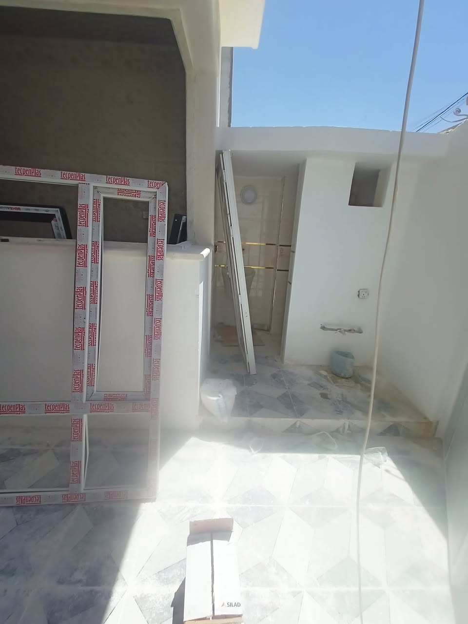 ..إعلان| 📢📢📢  دار للبيع 🏠  #الموصل
(((((الدار تسليم فوري 🔑💸🎖️)))
🟢 الموقع :حي الفلاح الثانيه (جمعية 
إم  الربيعين   خلف العمارة الزرقاء )
🟢المساحة:100 متر طابقين 🏠 بناء حديث. 
مساحة الواجهه ( 5 و العمق 20 
 الطابق الاول

      كراج + استقبال + هول داخلي + مطبخ 

      + غرف نوم عدد ( 1 ) + صحيات + مناور عدد 
      ( 1 ) .
 الطابق الثاني 
 هول داخلي + غرف نوم عدد ( 2 ) + صحيات .
🟢سند الدار زراعي  جمعية ام الربيعين 📜 .
🟢السعر :130  مليون قابل للتفاوض السعر 🤝 
 للاستفسار الاتصال على الأرقام التاليه : 
      ***********    /    ***********
أبو حارث انتشرف بكم الجميع 

______(🎖️اختياركم الأفضل 🎖️))))

كل ما عليك  تابع الصفحه يصلكم كل ما هوه جديد  من العروض 👋🟢
