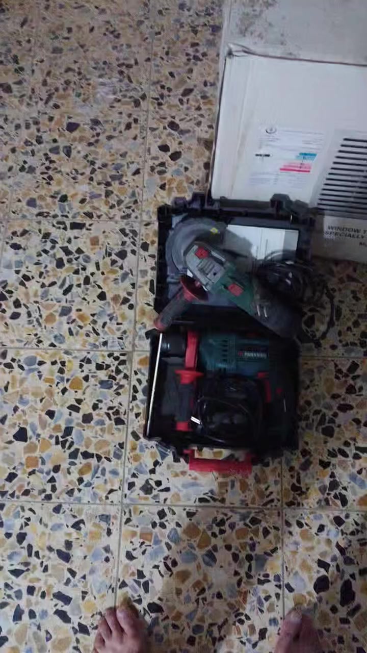 السلام عليكم للبيع دريل و كوسرة نوعيتهن بارك سايد سعرهن ب40 قفل بدون عمله مكاني الزعفرانية هاتف ***********
