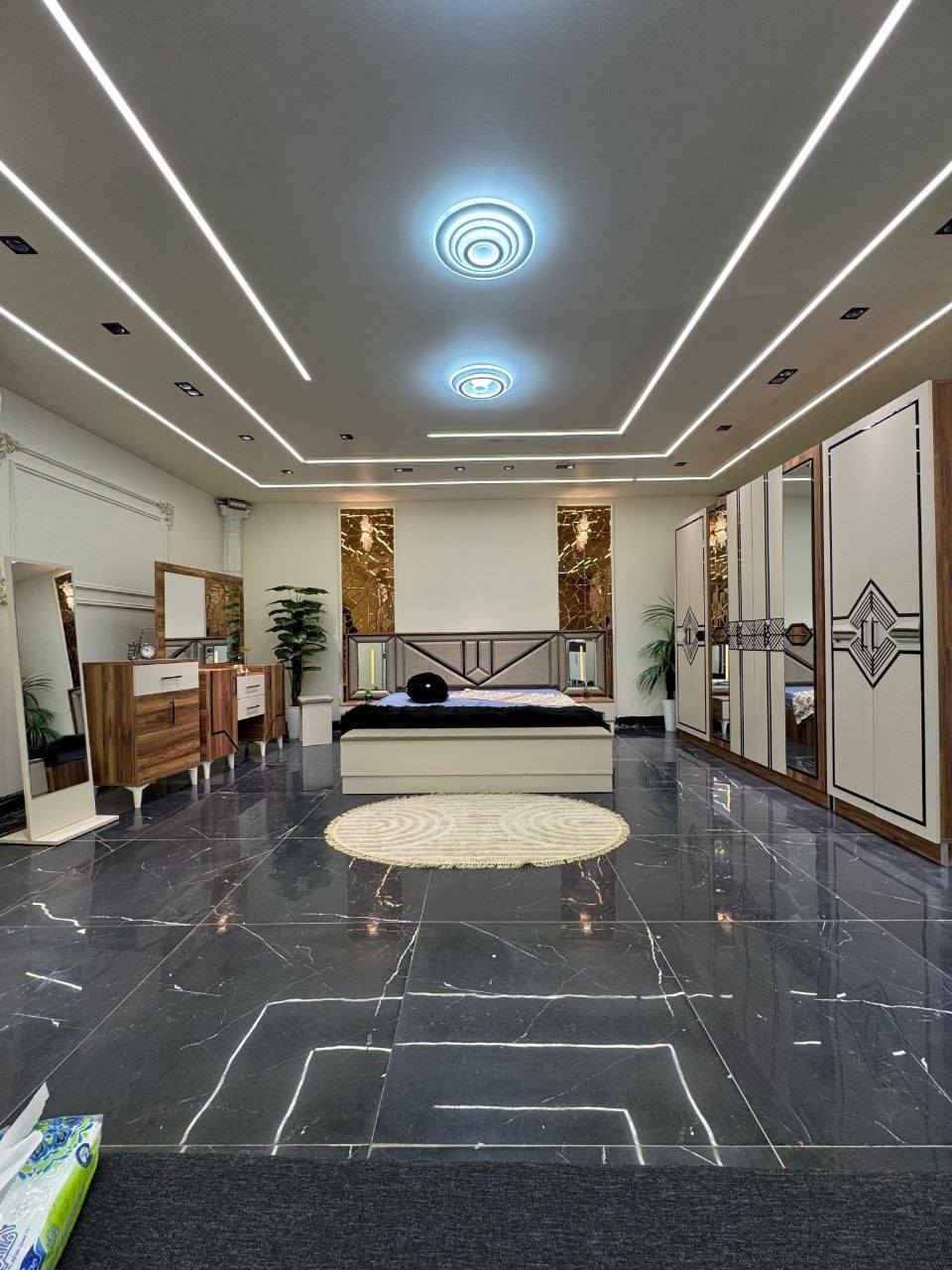 *موديل        لافيتا          الخشبي*

*10 قطع          كنتور ملحق  🎁  300*      

✅ السرير مخزن 
✅ الميز تواليت الضخم
✅ شغل ممتاز 
✅ المصنع الأصلي   
✅ قياسات ضخمه 

السعر مليون و200 الف 

توصيل بغداد مجانا 
اطراف 20 الف 
محافظات 50 الف


**إذا كنت صاحب هذا الإعلان وتريد حذفه لأي سبب، رجاءا أرسل رسالة إلى الدعم الفني**