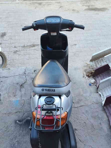 سلام عليكم دراجه بطه حاويه جديده برغي واحد مامفتوح بيه ب850 وبيه مجال حته وصل معرض بيه مكلف بل نشر مامتواجد ع نت  
***********
