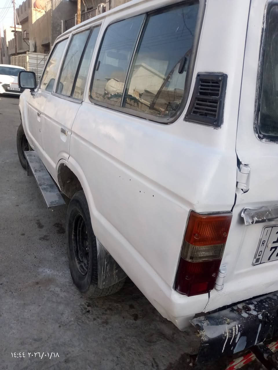 سياره لاندكروز موديل 82 رقم انكليزي تحويل ثاني يوم السعر 35 وبيها مجال بسيط رقم الهاتف ***********
