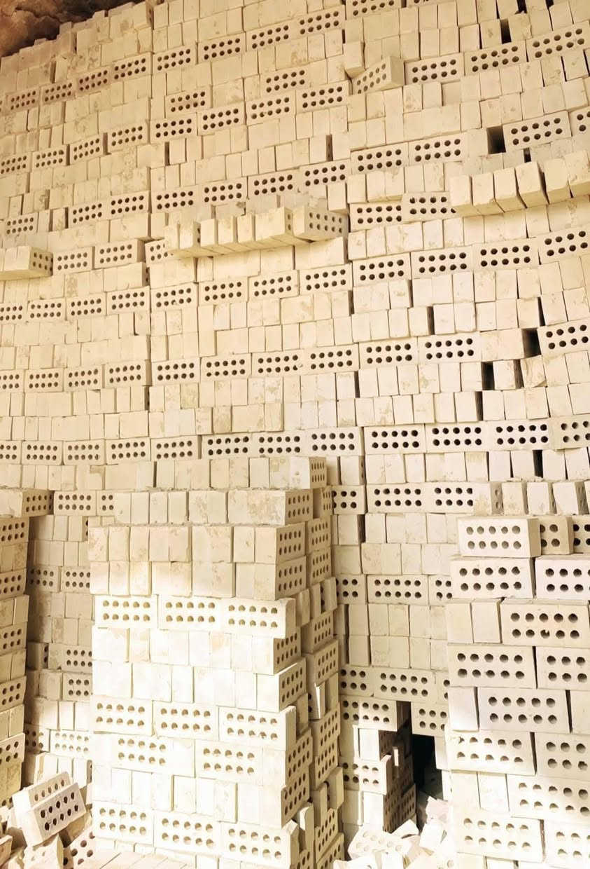 .يا الله طابوك مجمع النهروان درجة اولئ وشرط المكلاب وعدد مضبوط 4000 الاف طابوكه وزياده 250 طابوكه حلوه ومركنه وقويه الاستفسار.***********
