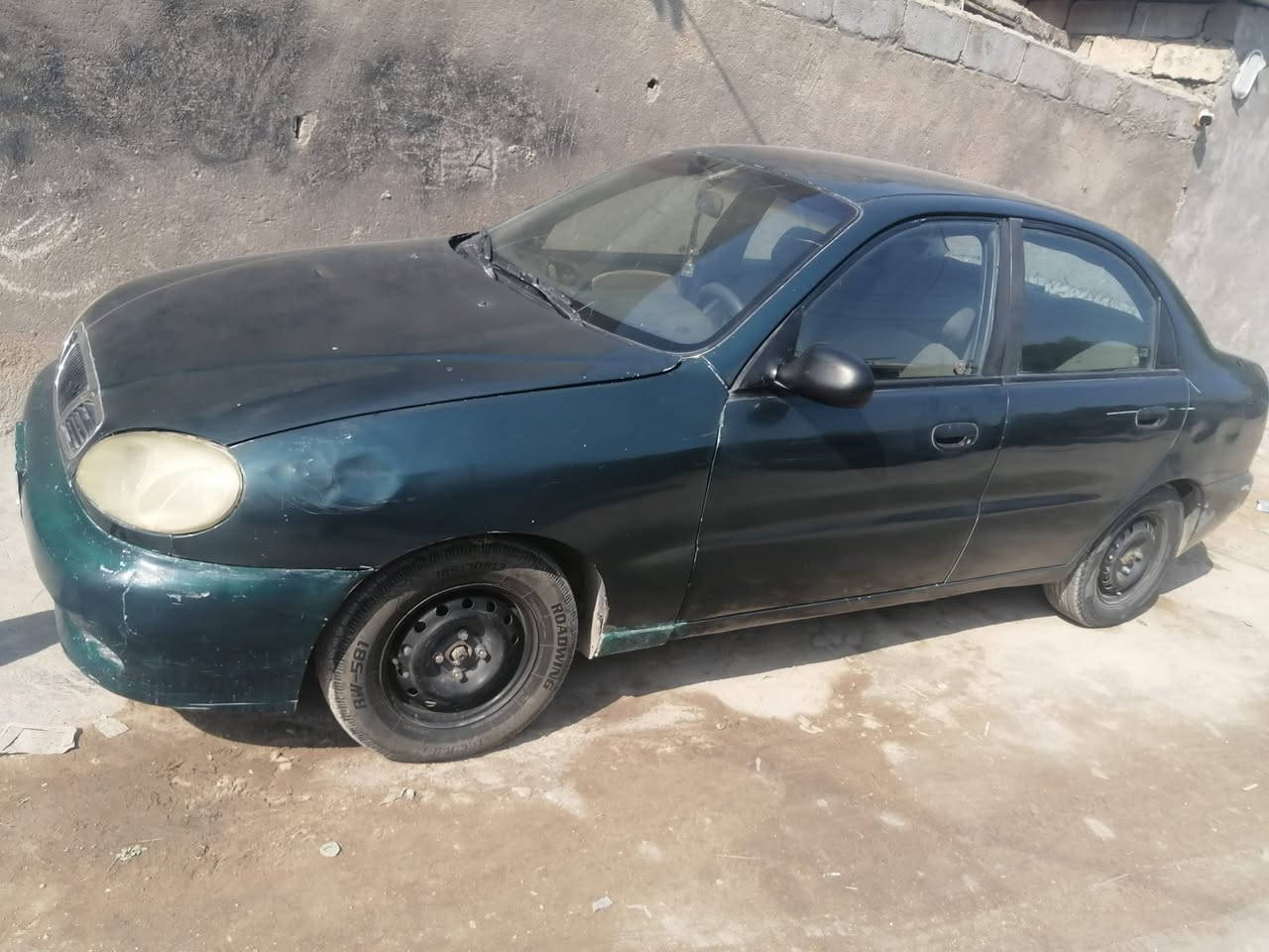 السلام عليكم دايو لانوس موديل ٢٠٠٠ سياره جاهزه من ماشي مكينه وكير خير من الله السعر ٣٥ وبيهه مجال يسيط مكان السياره المحموديه رقم صاحب السياره ***********
