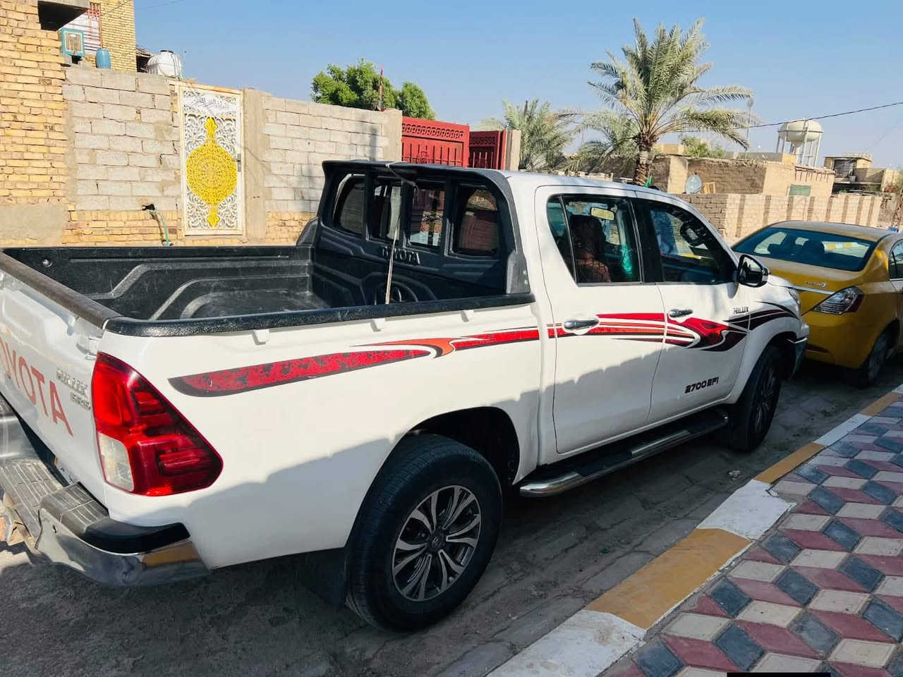 سلام عليكم سياره البيع سعودي  موديل 2016مكفوله كفاله عامه محرك وكير وكشر  وتخم تايرات  سعر 265وبيه مجال ***********
