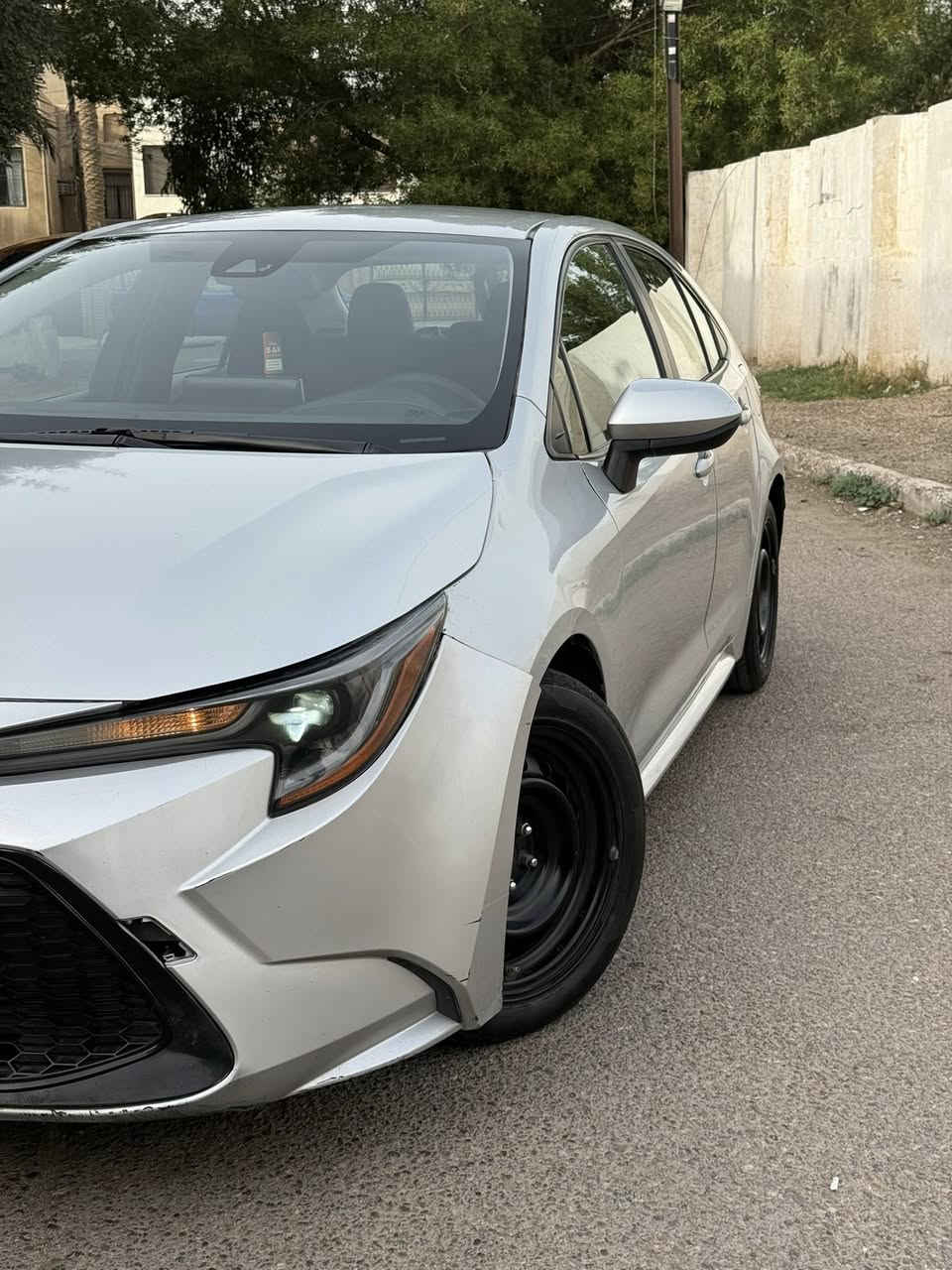 السلام عليكم 
كورلا لون سلفر موديل  2021 LE وارد امريكي 
رقم بغداد ماشيه 88 ميل
حادثها تبديل بنيد وهنا بالعراق صبغ الباب عكس السايق مواصفات LE المعروفه محرك 1800 سياره جاهزه ونظيفة من كلشي بدون نقص 
السعر145 ورقه للاتصال ***********
