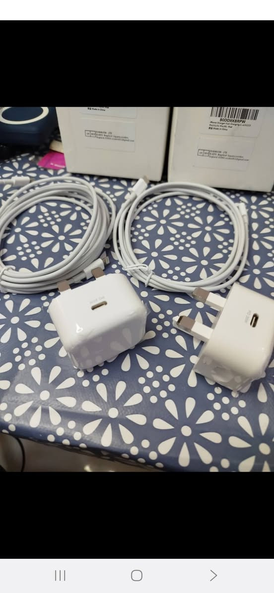 السلام عليكم شواحن تايبسي وايفون شاومي شرط الفحص  جدد شركه شحن سريع ١٢٠ واط والايفون ٣٤ واط هم شحن سريع القطعه ٢٠ شرط الضمان يوجد خدمه توصيل داخل ميسان العنون ميسان حي الجامعه الثانيه مقابيل شقق المعهد ***********
