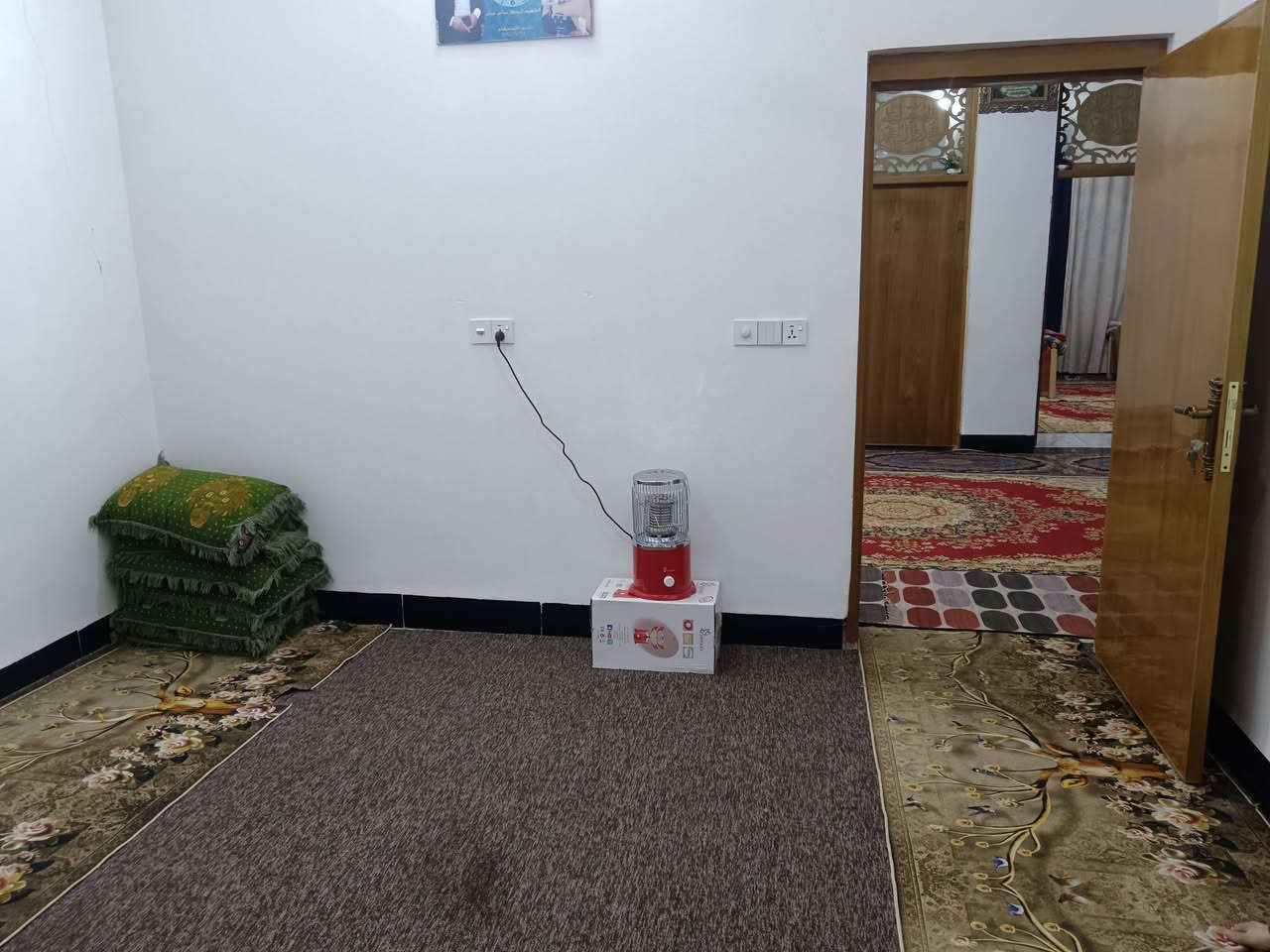 الدار للبيع طابو زراعي سند 25
 الموقع المدحتيه الحمزه الغربي شارع عامر المنصوري
 عرض الشارع 14متر عالتبليط مباشر
مساحته 400 متر 
 يحتوي  على غرفتين كل غرفه  5 في 4
 والمطبخ 5في 4
 واستقبال 8 ونص في 4 و20 سم 
الصاله  8 في 4 و20 سم 
السطح شتايكر
السكف عكاده 
السعر 145وبي مجال
 للاستفسار الاتصال على الرقم ***********
