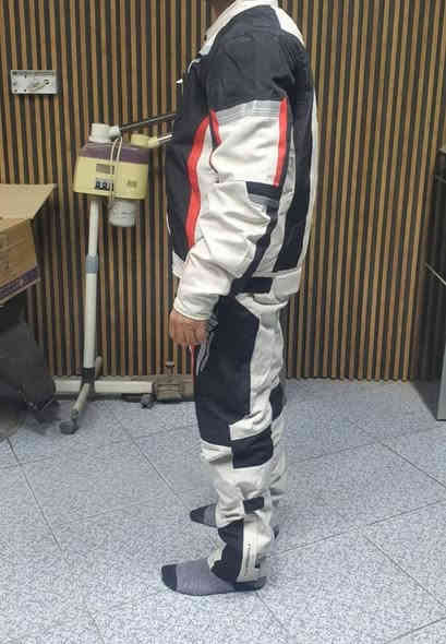 بدله سيفتي جديدة غير مستخدمة اتلبس وزن 85 وطول 180 القمصلة بدون كسارات
السعر 100 
 ***********
