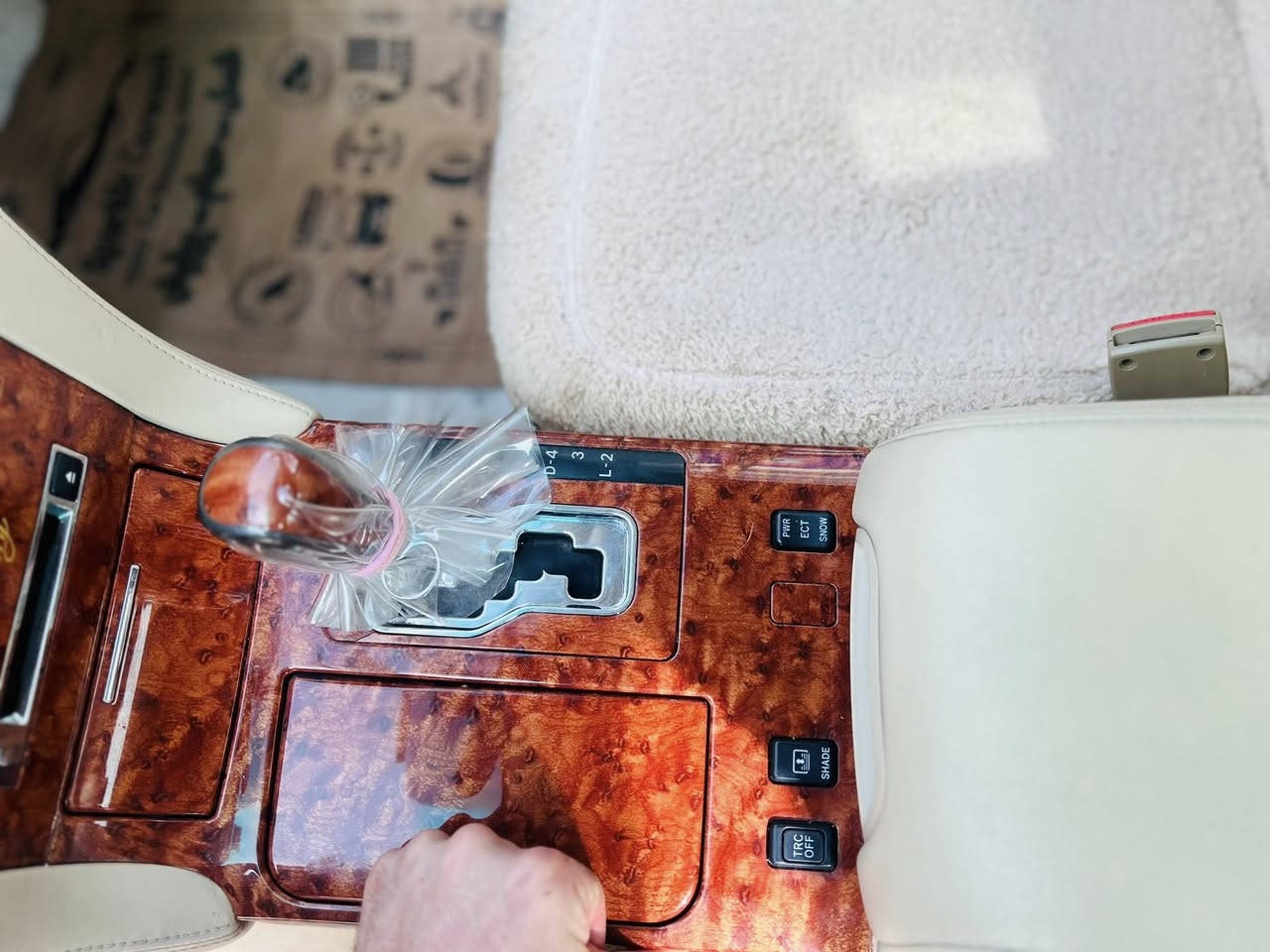 ەرەتابەناوی خوا شاهانە مۆدێل (2006 ) 180 بچوک. بەبچوک  یەک قەترە بۆ یاخی نیە بی دووکەڵ  بێ مەسرەف بێتەقەو ڕەقە  سەیارەکە ناوزەردەو سی دوو گمەیە  تازەداخڵ نیە کۆدی هەیە کامل مەسرەف کراوە جامی پی شو دوا هەڵ گیراوە ڕۆ نی گێڕو مەکی نەی گۆڕاوە    بینوقستانیە  شوێنم شارەزور 
ژمارە کۆڕەک ڤای بەر وەتس ئەپی لەسەرە***********توخوا کڕیار نیت سەرم مەیەشێنە دەسو ماچەکەم. ئەدمین گیان سو پاستەکەم ❤️
