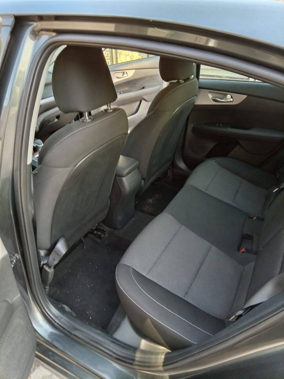 سلام عليكم موبايل   ***********
فورتي موديل.  24   وارد امريكا حادث فقط الباب الخلفي عكس السائق مبدل مطابق للمواصفات واللون سياره جديده بسمي رقم بغداد.  محرك دوش  2000
السعر الطلوب.   163  ورقة
