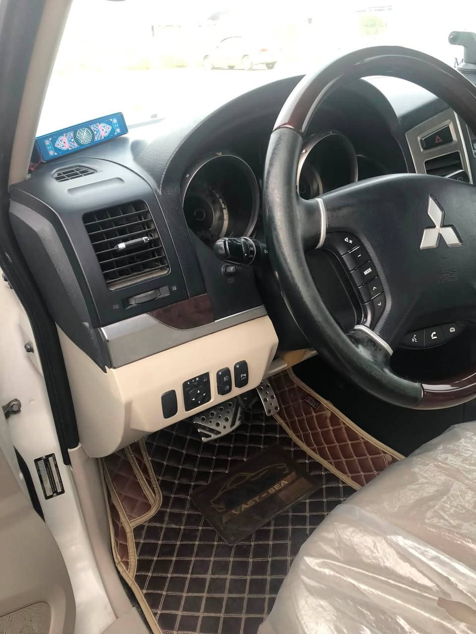 باجيرو حبتور ٢٠١٥. السيارة بأسمي. رقم بصرة. محرك ٣٨٠٠. السيارة بيها بنيد مبدل ومصبوغ بس بدون ضربةوالفحص موجود عند المندلاوي. ماشية ١٨٠. مكانها ناصرية. ***********. السعر 170وبيها مجال. الشراي يتصل وبي خير ويتدلل.
