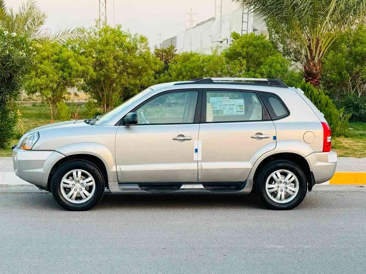 سلام عليكم للبيع سعر مناسب جدا 
سعر 103$مجال بسيط
توكسان 2008خليجي
رقم سليمانيه سنويه لل2030هزه جديده 
شرط الغرامات والتحويل
ماشيه 200Km
⛓️‍💥محرك2000دوش شرط لاتبخير ولاتنقيص 
⛓️‍💥كير اتوماتيك بدون اي عيب مال بيت"

تدفئة /تبريد/كهربائيات/صدر/تايرات/كلها مكفوله 

⚒️سياره استخدام شخصي جديده برغي ما ناقصها 
⚒️سيارة بيهاجاملغ السكن كلير بدون قطرة معجون السونار مع الصور Ⓜ️

السعر 103$💸

تايرات 4️⃣ جديدة 🆕 
صدر امامي خلفي كلا جديد 🆕 
مكان السيارة صلاح الدين تكريت الديوم
رجاءً ما أقفل سعر بالتلفون تعال وتدلل 
للاستفسار
***********
