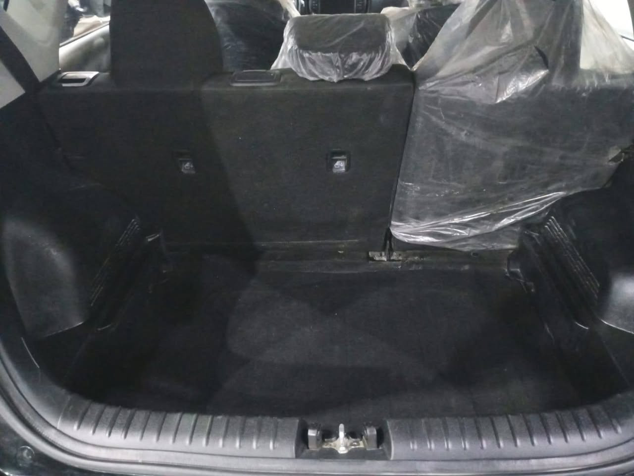 السلام عليكم ورحمة الله وبركاته عندي صول موديل ٢٢ حادثها جاملغ خلفي وباب الصندوق ماشيه ٥٢ الف السياره جديده مناقصها شئ مكان السياره البياع السعر ١٣٣ صور الحادث وتس اب
***********
