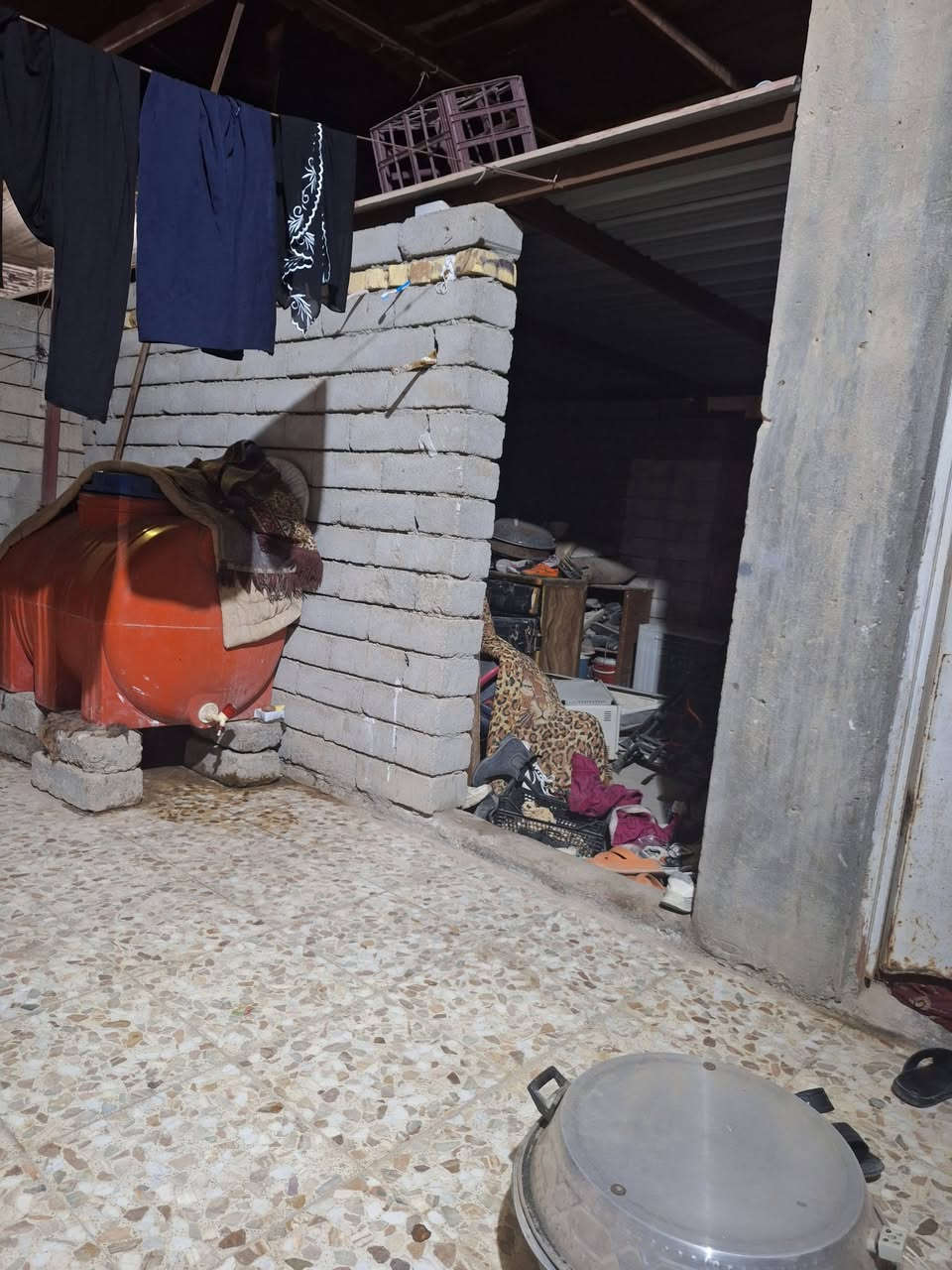 بيت للبيع في الشرش قرب الدفاع المدني والمدرسه الدوليه المساحه 200 متر زراعي السعر ٦٣ مليون غرفتين كبار استقبال كبيره وهول وموزع ومطبخ وصحيات ودرج بناء بلوك عكاده سنه 2018
***********
