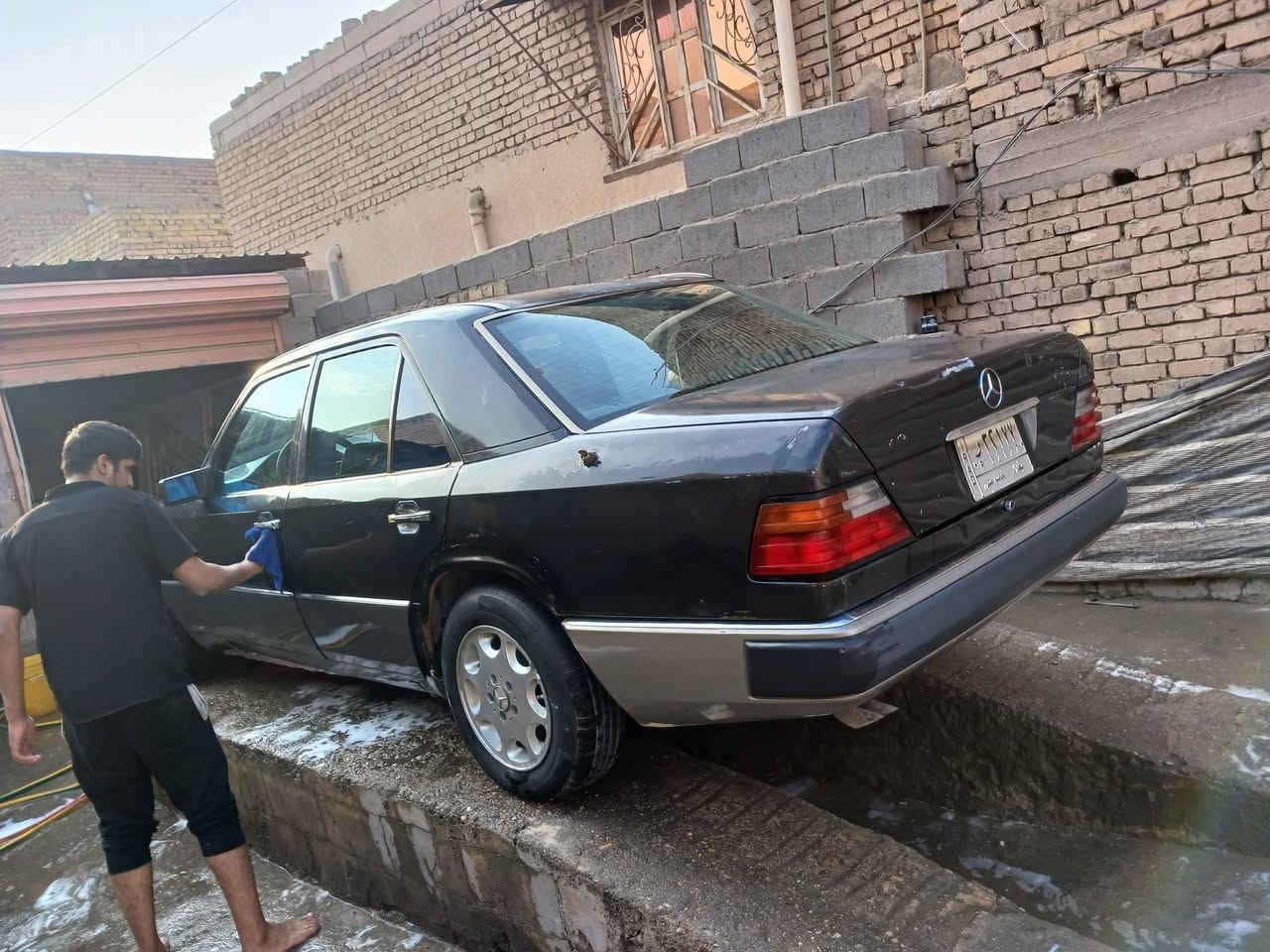 السلام وعليكم
مارسيدس دب300s
1 سياره على بلاد ما ملعوب بيها 
2قواعد دبل شركة  
3محرك ثنين ونص 
4رقم بغداد باسمي تحويل سنويه 28مصفره عليها غرامه بس 100الف
5سيارة في ميسان  +حداديه تخم تاير تبريد كهربائيات كله فول /
6السعر60, تراي وين ما تحب بشرط معدل،،220وفوك ترايك وين ما يخطر بالك  
تواصل ***********  يحتاج لها ترتيبات بسيطه للغرفه
