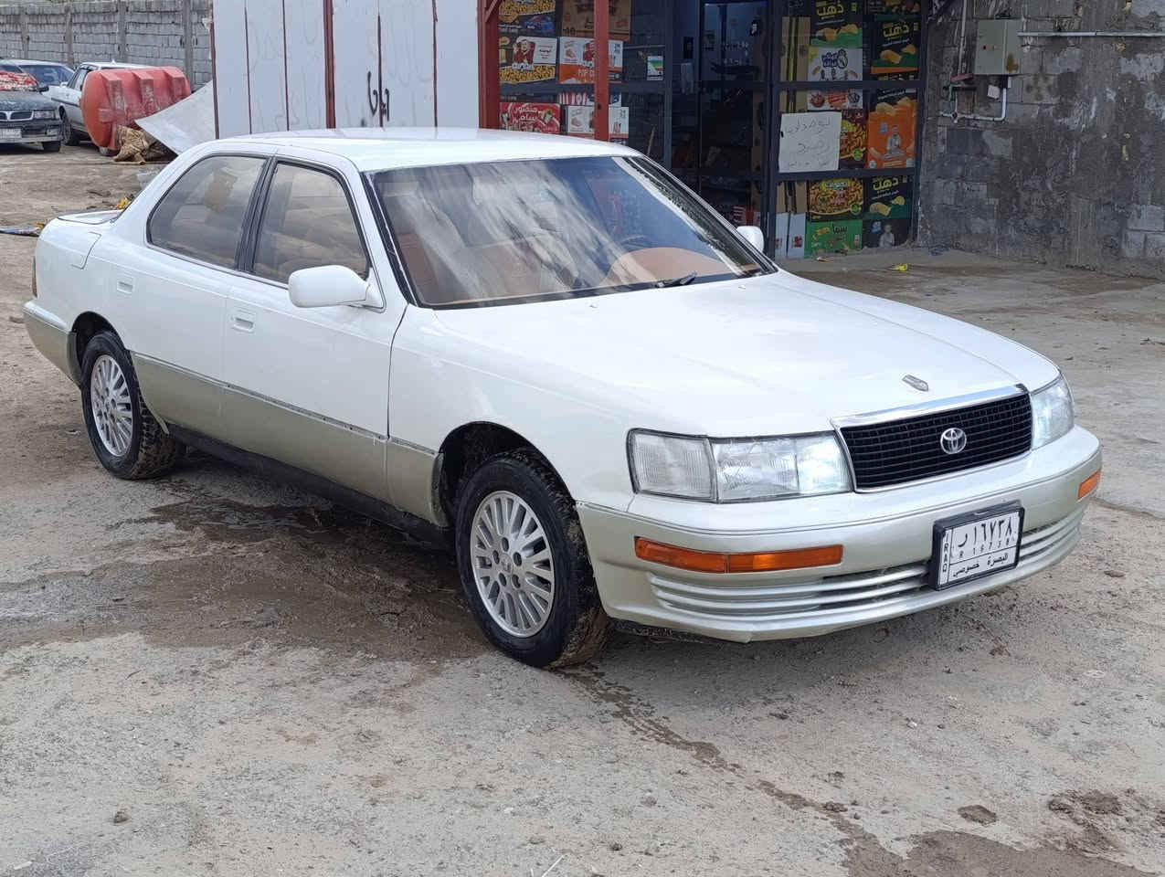 السلام عليكم 
السعر ((43))وبيها مجال للشراي 
‏‪0781 129 4672‬‏
‏‪0783 917 0777‬
سياره تويوتا لكزز موديل 1991مكفولة من  الكص والنقل الجثه والعيب الشرعي وكافة الاصوليات كير مكينه فيفيتي حداديه جديده تخم تايررات جدد كهربائيات شغاله تبريد شغال سياره جاهزه سنويه مجدده لغايه 2026 الرقم بصره  مشروع وطني تحويل ثاني يوم للاستفسار الاتصال على الرقم التالي
