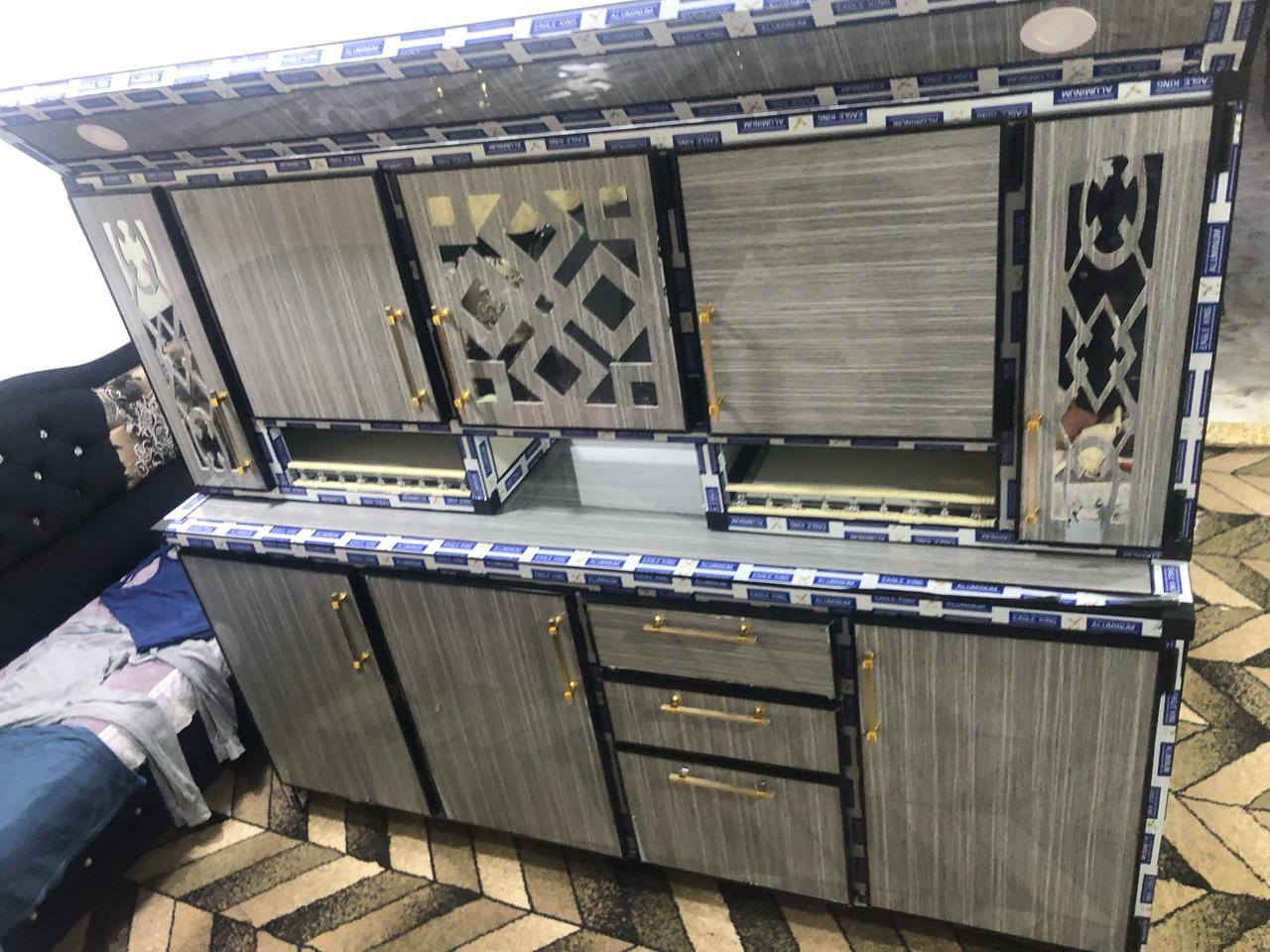 كاونتر مترين والسنك متر ونص للبيع مستعمل شي قليل جديد ونضيف سعره 275 الف العنوان تلكيف ورقم الهاتف ***********
