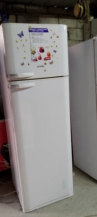 ثلاجات للبيع شرط وضع شركة ما مصلحات للتواصل 07740924888 مع ضمان شهرين