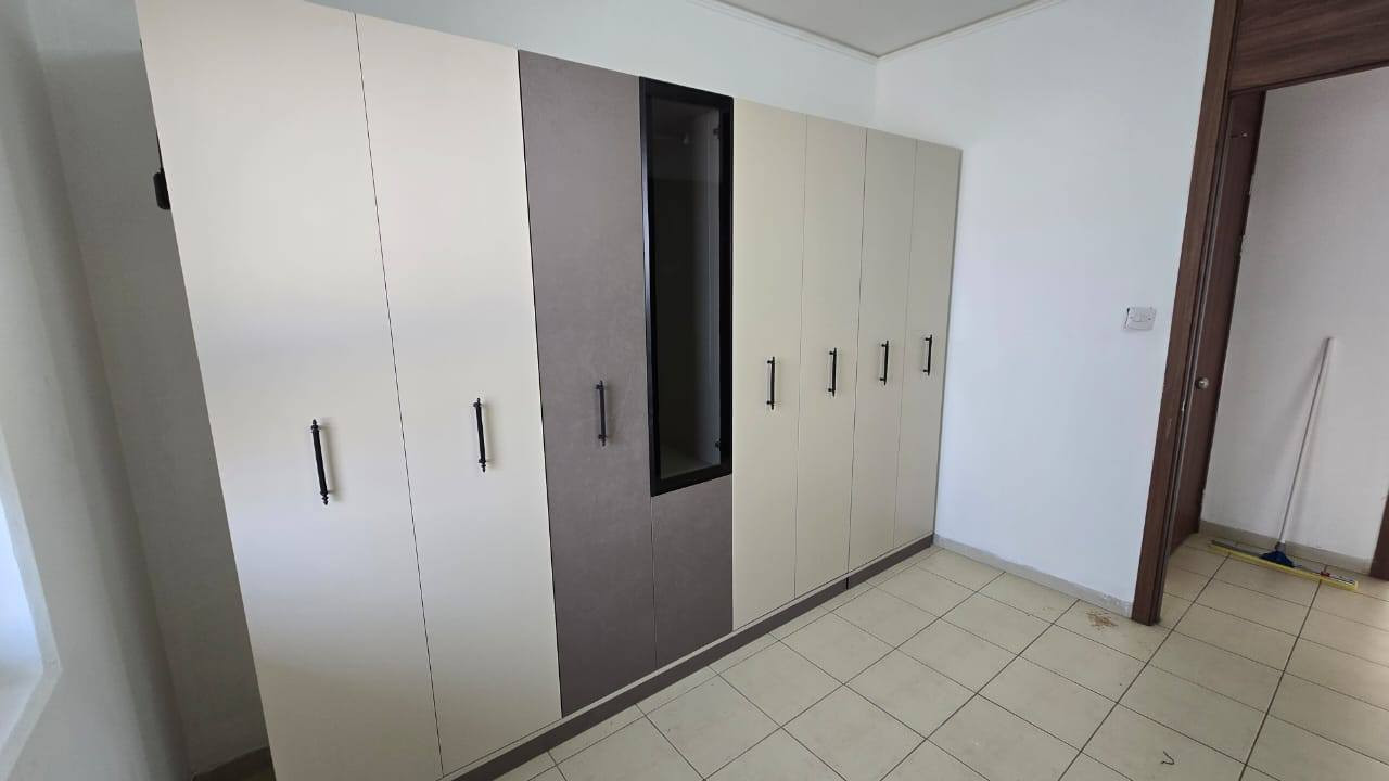 سلام عليكم غرفة نوم وتخم للبيع امانة الله جدد 
بس التخم بي شوية صبغ رح انزلة بالتعليقات اللي يشتري ليكسر بالسعر 
مليون و٣٠٠ ثنينهم وبي مجال بسيط
العنوان 
بسماية a7
للتفاصيل الاتصال على ***********
