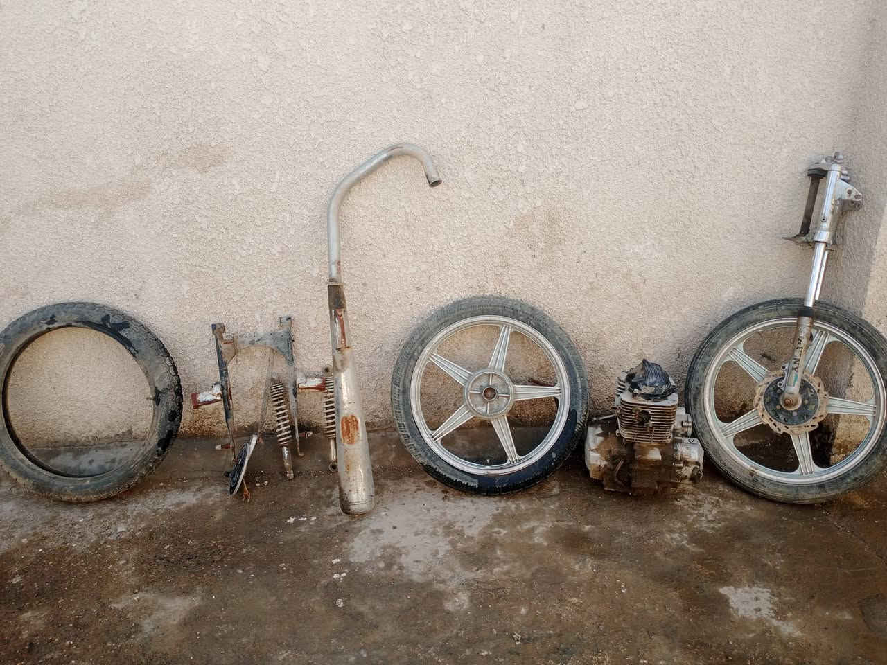 السلام عليكم اغراض مال دراجه ايرانيه خمسه جير دبلات ويالا اثنين ومكينه وصاله السعر 75ه كلهن مكان بغداد ***********
