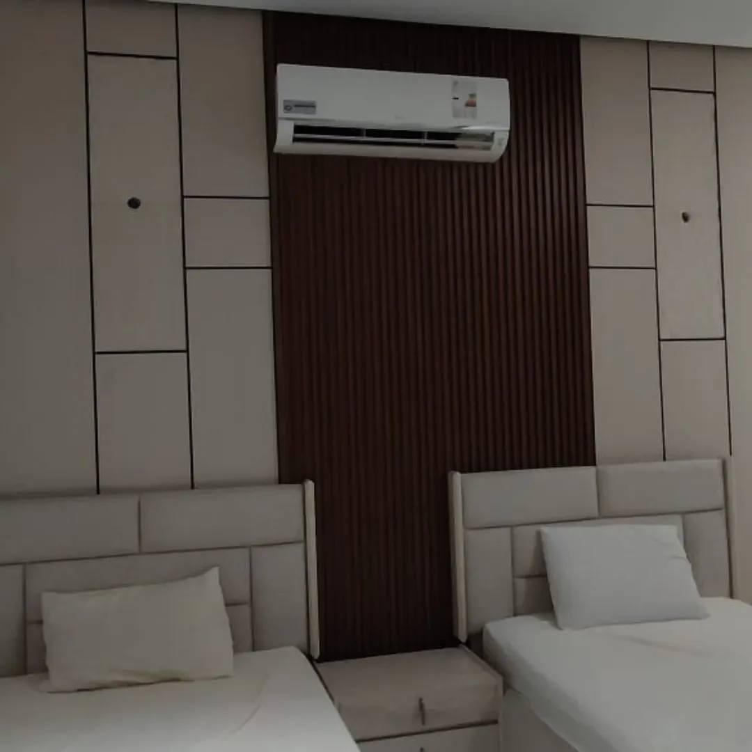 عمل جميع انواع الديكورات الداخليه
للتواصل: ***********
