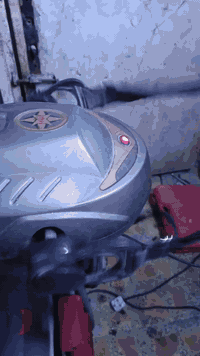 السلام متاح كلشي مذكور في الفيديو الجري الأبيض الإيطالي سعرة ٣٠٠ وبي مجال بسيط والجري الأسود سعرة   ٢٥٠  والمولت جم ٧٠ كيلو سعرة ٣٠٠ مكاني بغداد مدينة الصدر وهذا رقمي ***********
