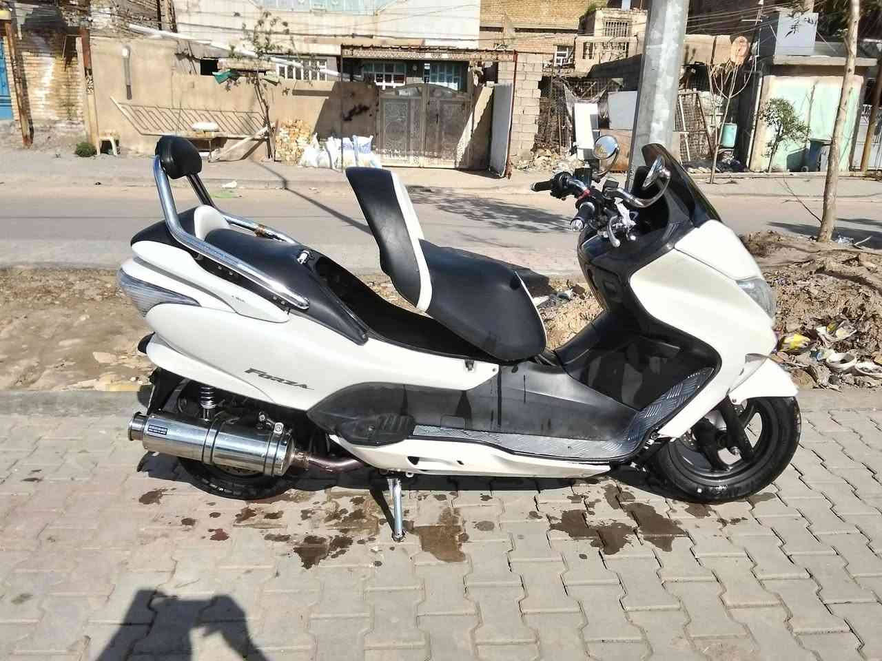 سلام عليكم شباب دراجه فوزه 0 9 نضيفه محرك نضيف صالنصه رياضي سعر مليون و100وبيه مجال حق الجيه الرقم *********** فقط واتساب
