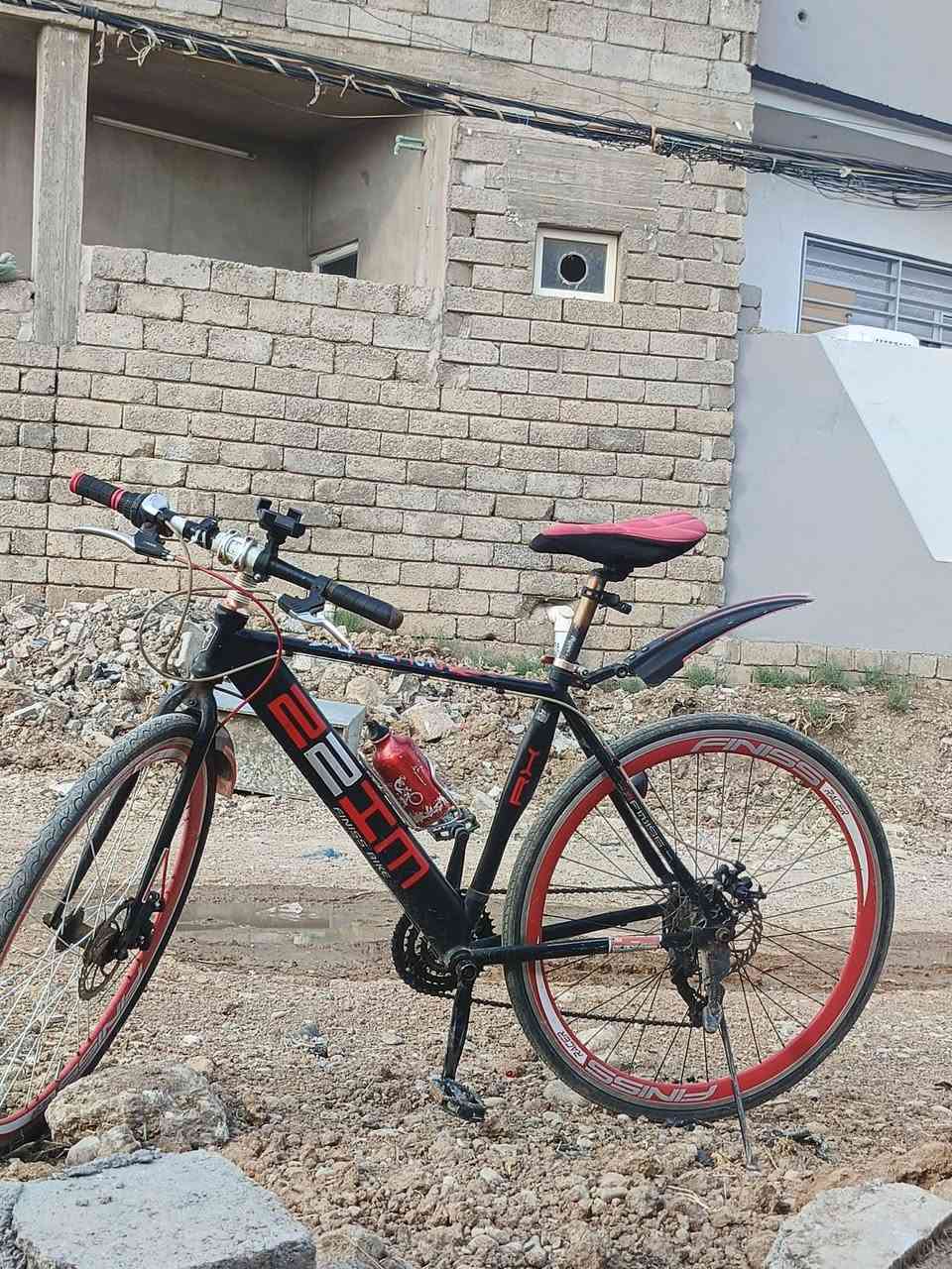 السلام عليكم عندي بايسكل للبيع شرط كلو شغل كيرشغل ابريك كدام +بريك وراه السعر 100وبي مجال رقمي ‏***********
